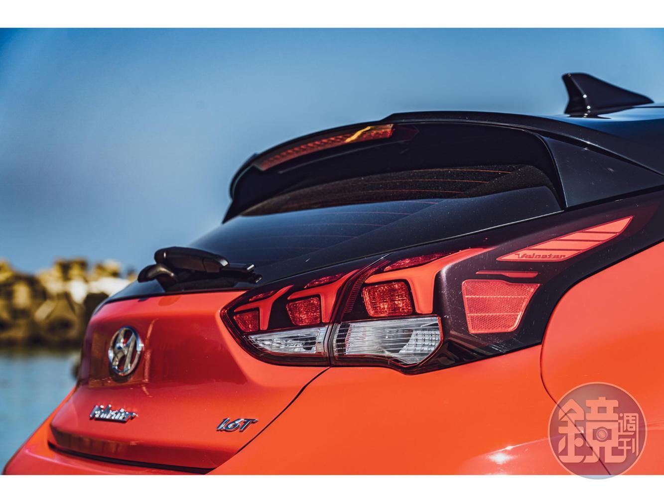 箭矢型LED尾燈亦是全新設計，而且還有幾分向LAMBORGHINI「致敬」的意味。