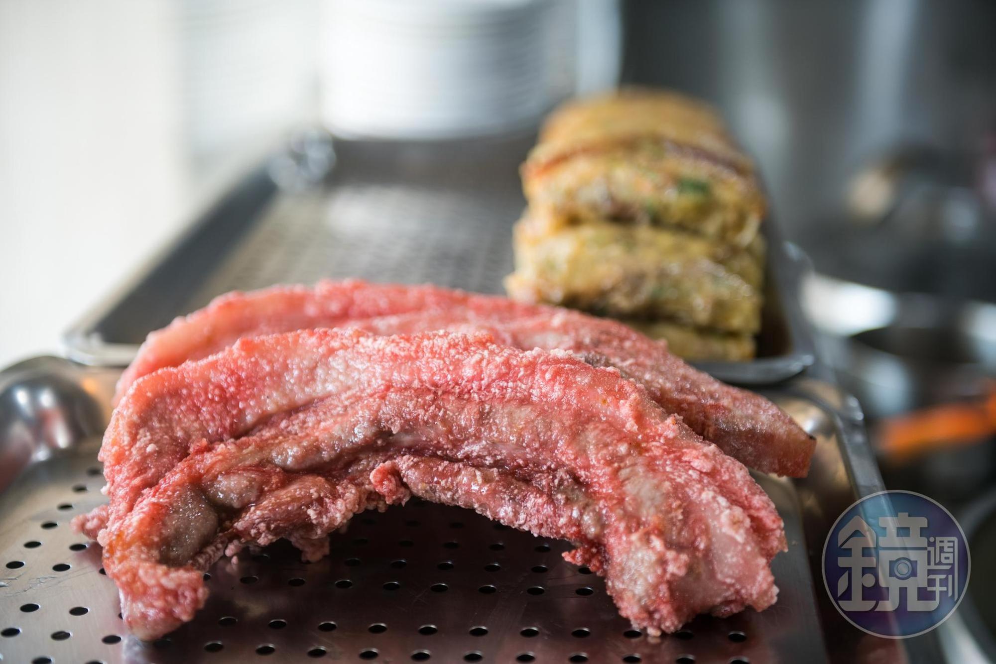 炸得皮脆肉嫩的「紅燒肉」是招牌。