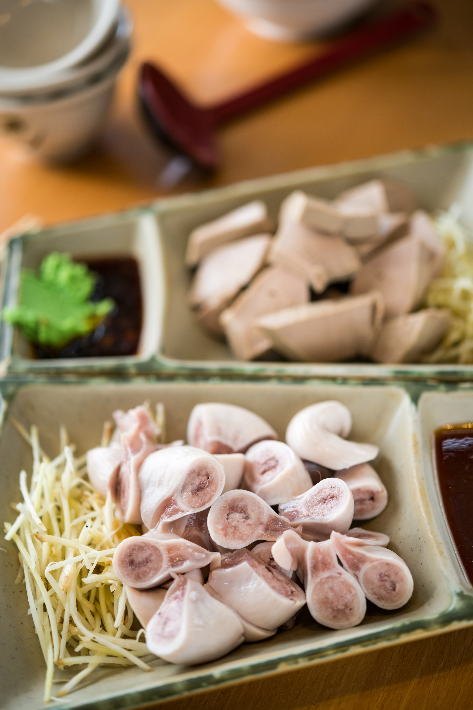 生腸、粉肝等黑白切皆精挑處理,乾淨無雜味。(共為150元)