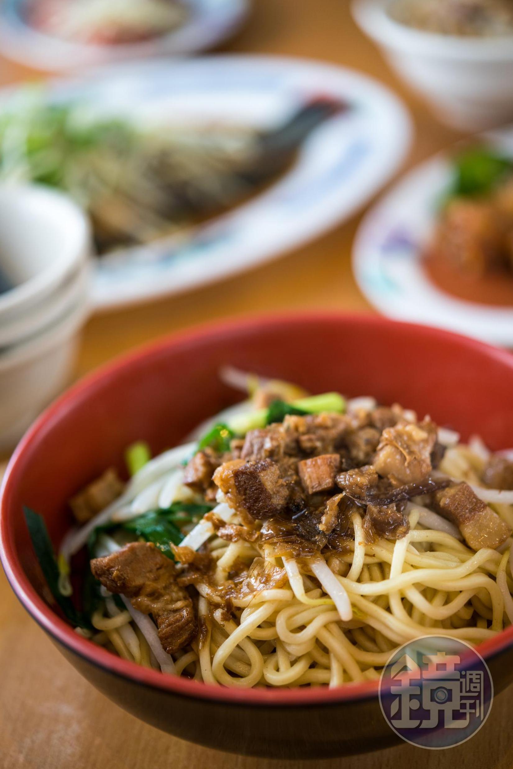「乾切仔麵」肉臊以三層肉加自家油蔥炒製。（40元／碗）