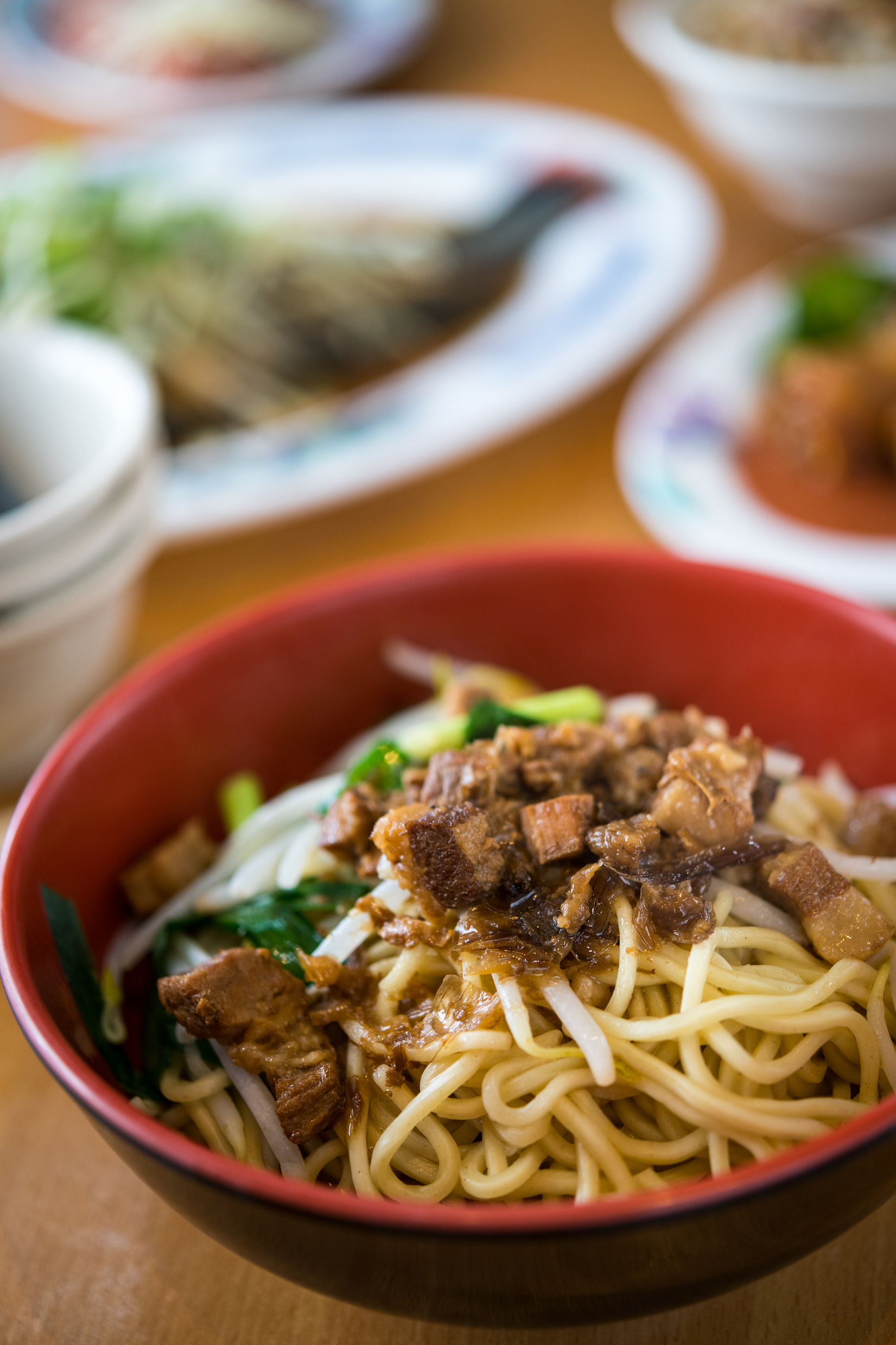「乾切仔麵」肉臊以三層肉加自家油蔥炒製。(40元/碗)