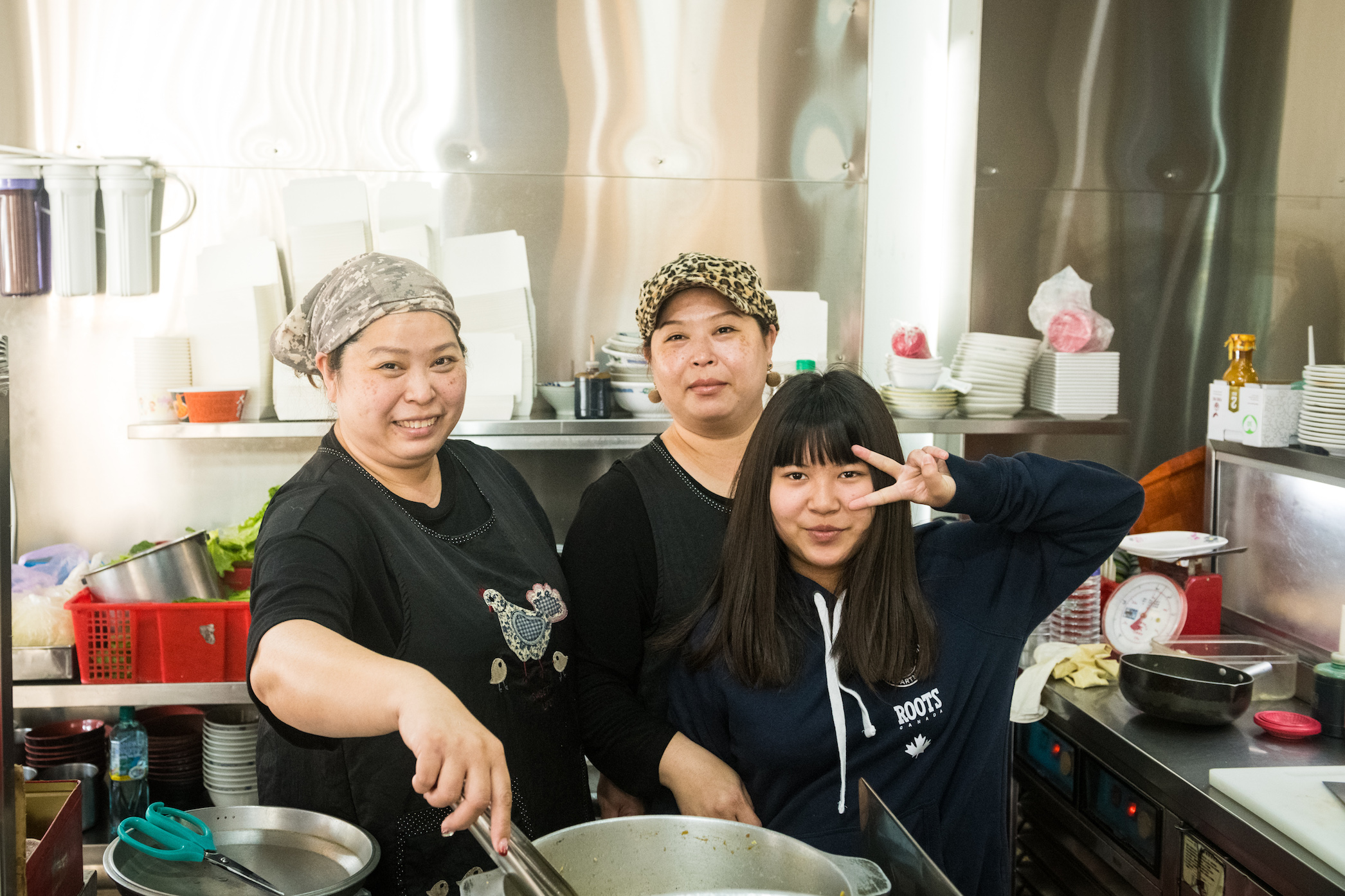 店名取自於這對雙胞胎姊妹花,全家老小都在店頭幫忙。