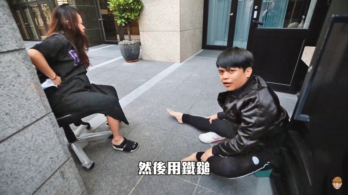 蔡阿嘎（右）也是佛心來著，呼籲外界不要殃及無辜的嫌犯家人與朋友。（翻攝自蔡阿嘎YouTube）
