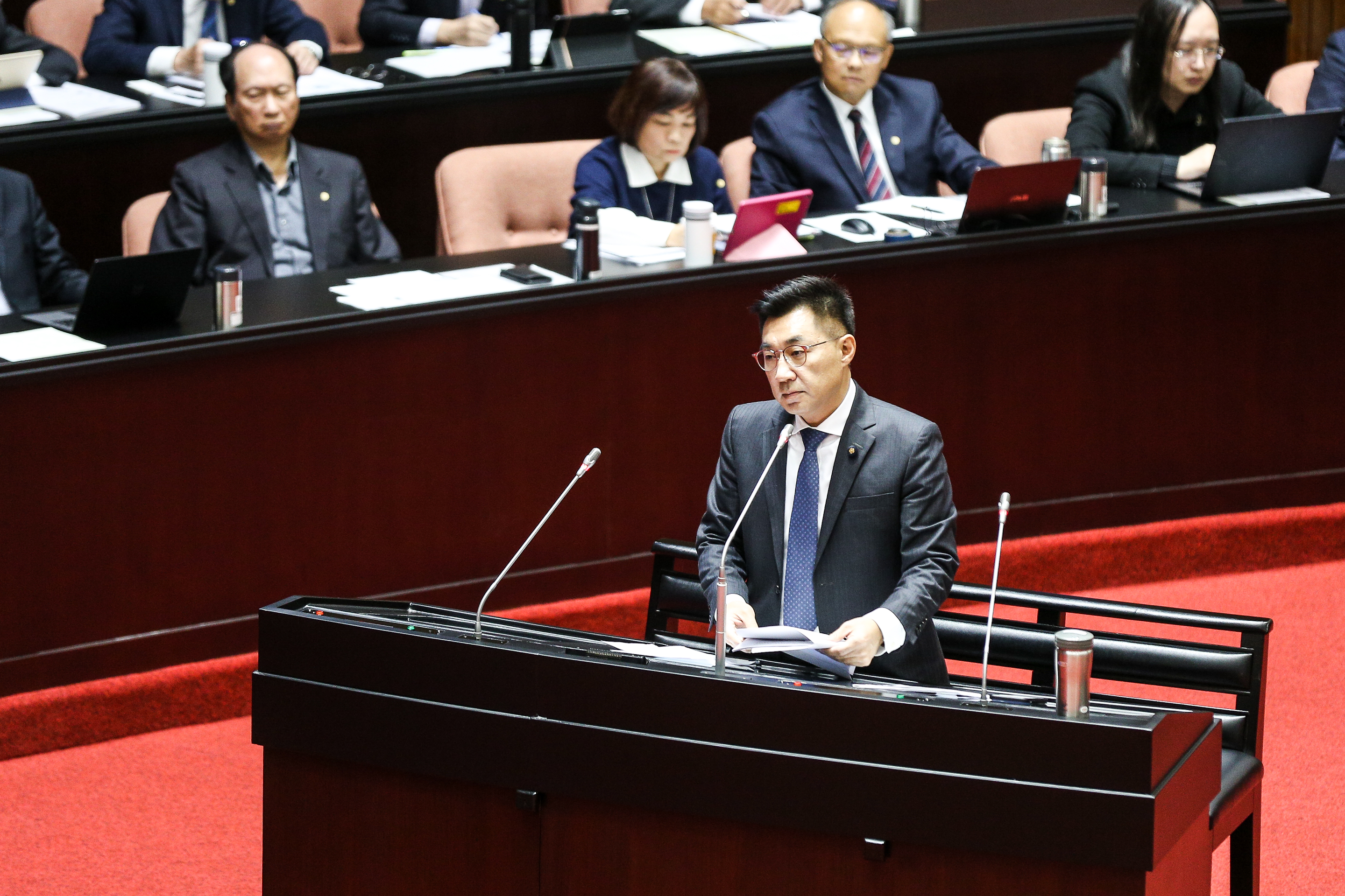 國民黨主席江啟臣今以立委身分質詢行政院長蘇貞昌。