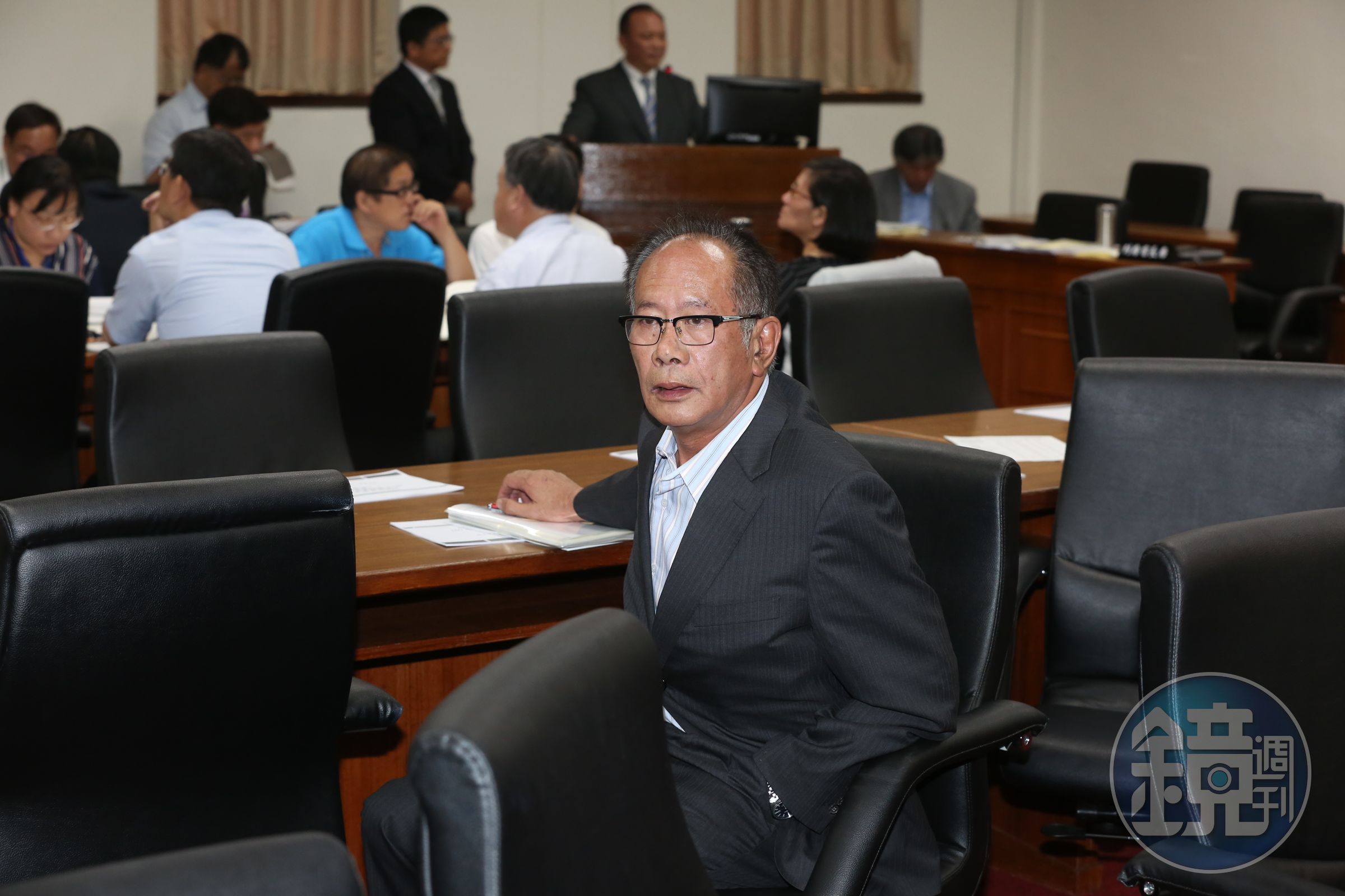 藍營立委陳超明的「自製口罩說」也鬧出爭議，引來大批網友抨擊。