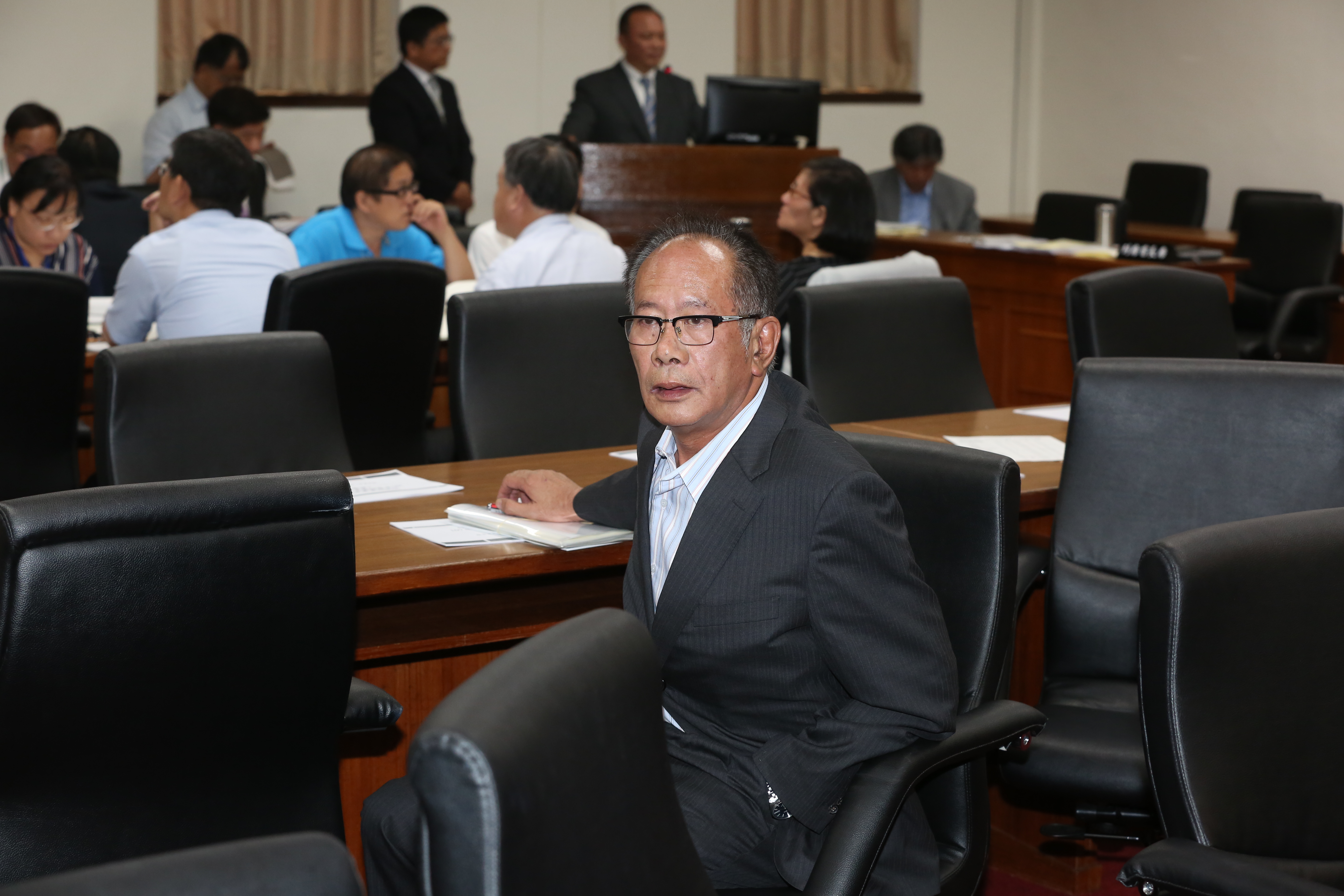 藍營立委陳超明的「自製口罩說」也鬧出爭議，引來大批網友抨擊。