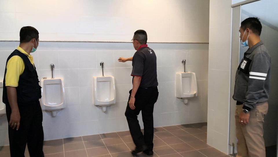 泰國成立臨時隔離所，備有洗手間及淋浴間。（翻攝自Facebook泰國清邁象）