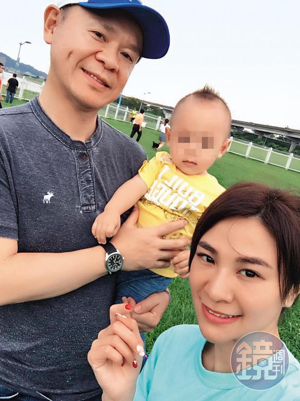 林以婕(右)曾為蘇睿騏(左)生下一子,兩人常帶著孩子出遊。(讀者提供)