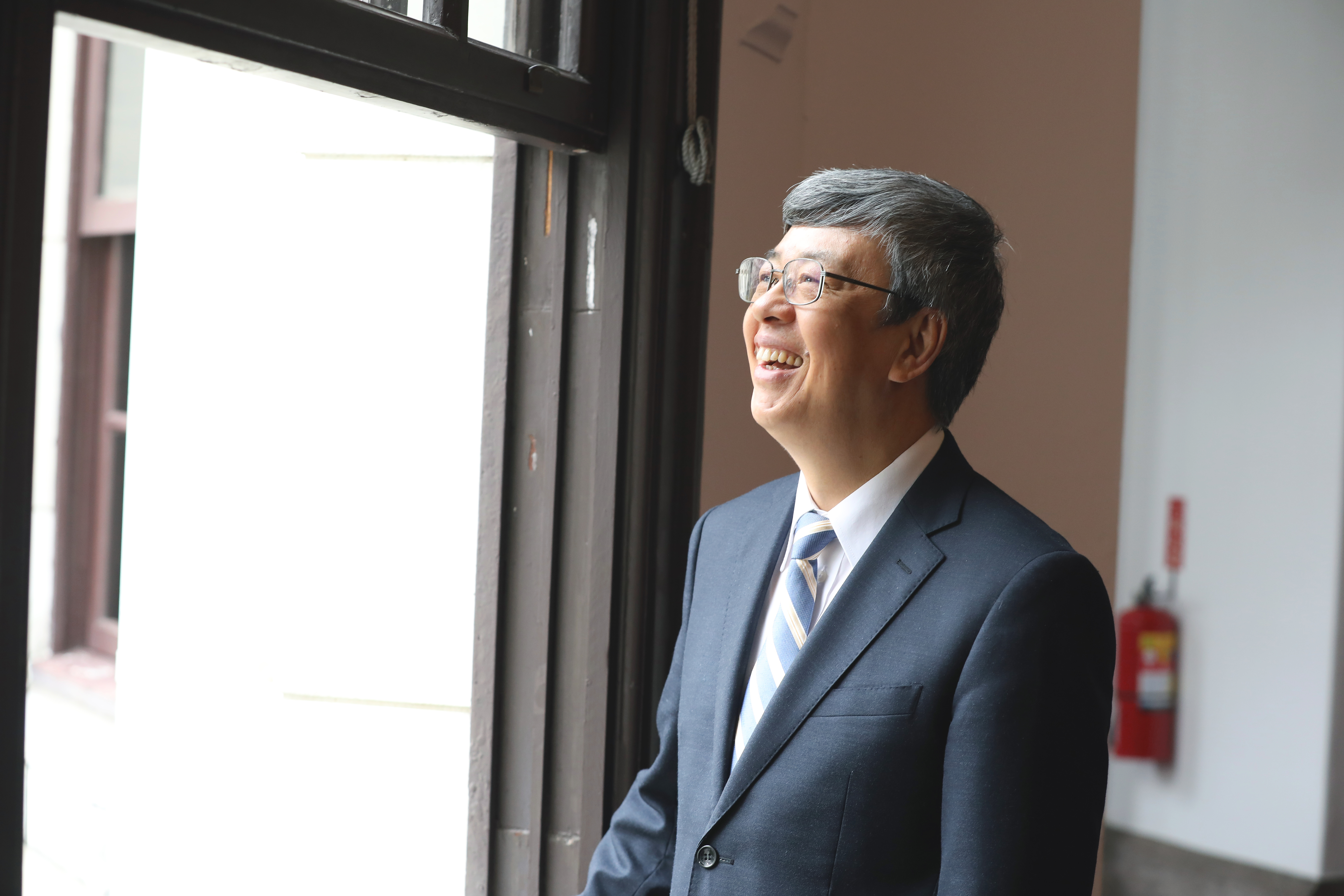 陳建仁曾說，自己每遇到一次大挫折，就會想辦法做另一件難事找回信心。