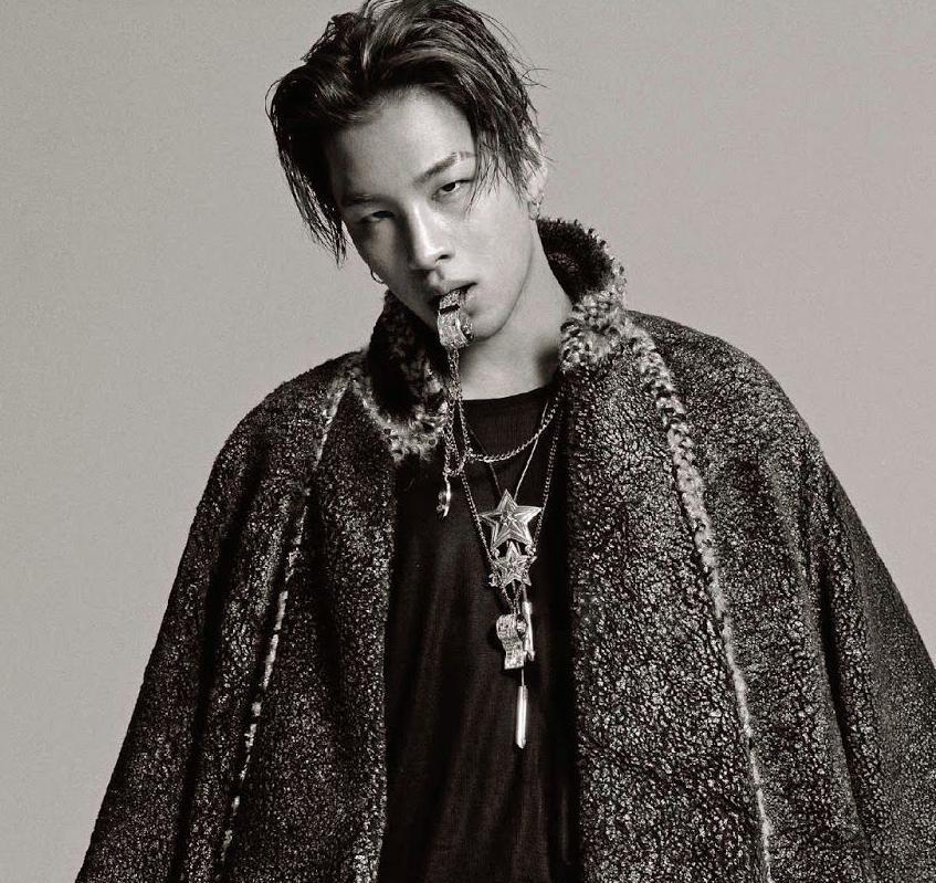 BIGBANG太陽佩戴CODY SANDERSON飾品登上時尚雜誌。（翻攝自網路）