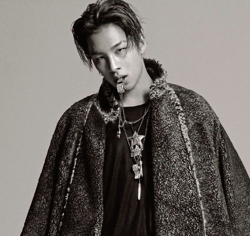 BIGBANG太陽佩戴CODY SANDERSON飾品登上時尚雜誌。（翻攝自網路）