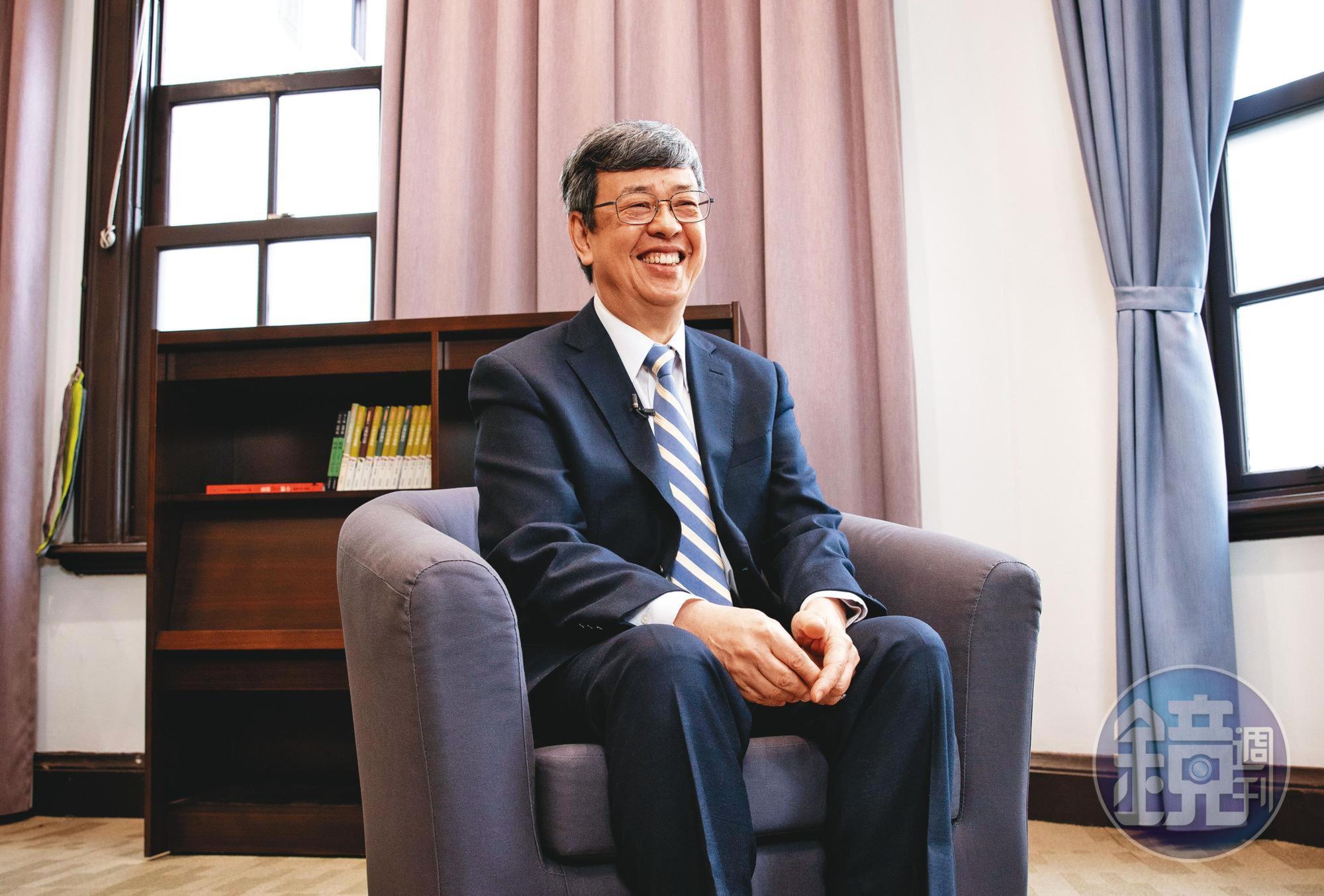 陳建仁接受本刊專訪透露,卸任後將回到中研院做研究,繼續當個服務全世界的僕人。