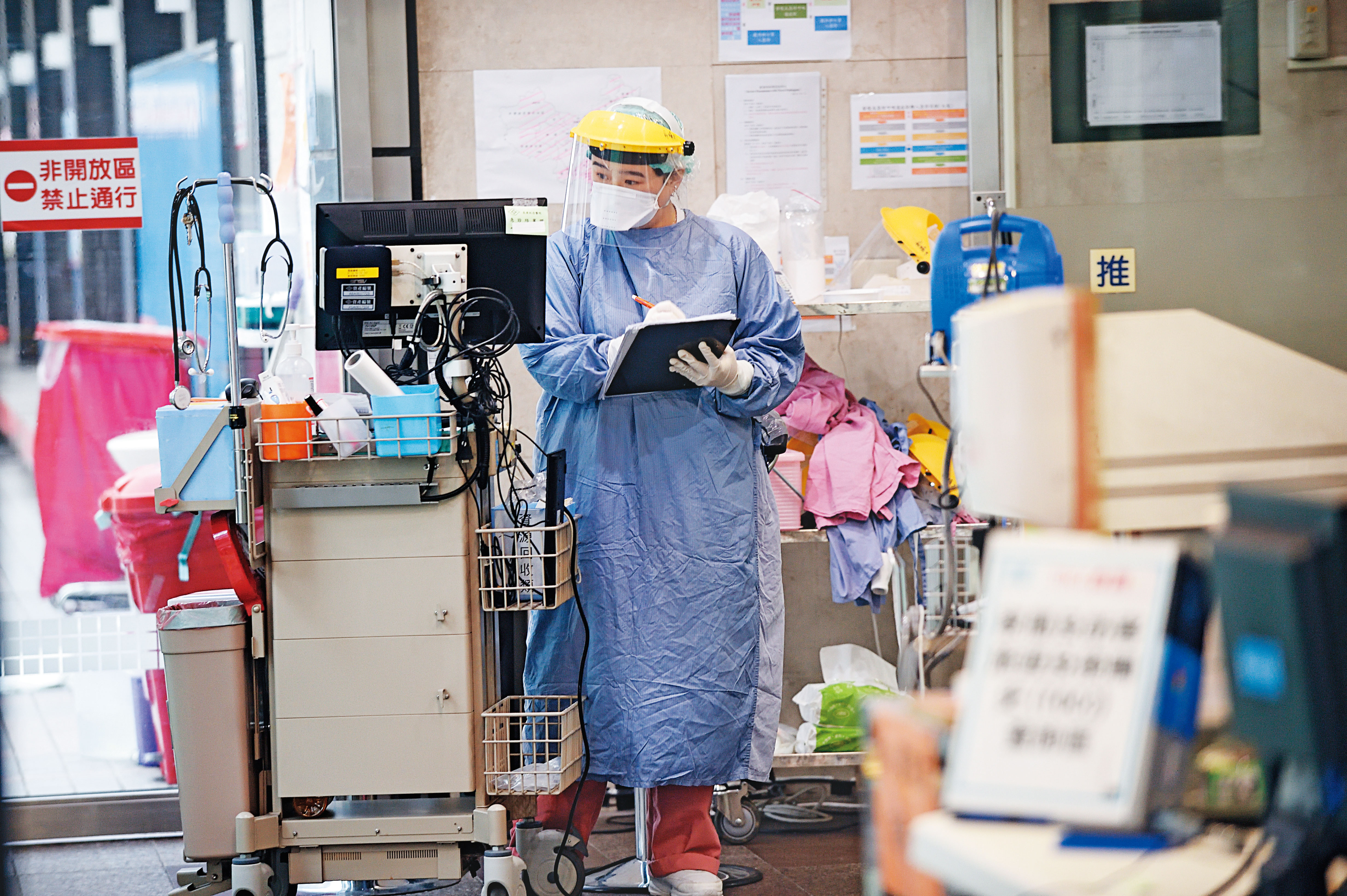 台灣已出現數起院內感染個案，陳建仁表示，政府已提前盤點醫療量能，希望可備而不用。