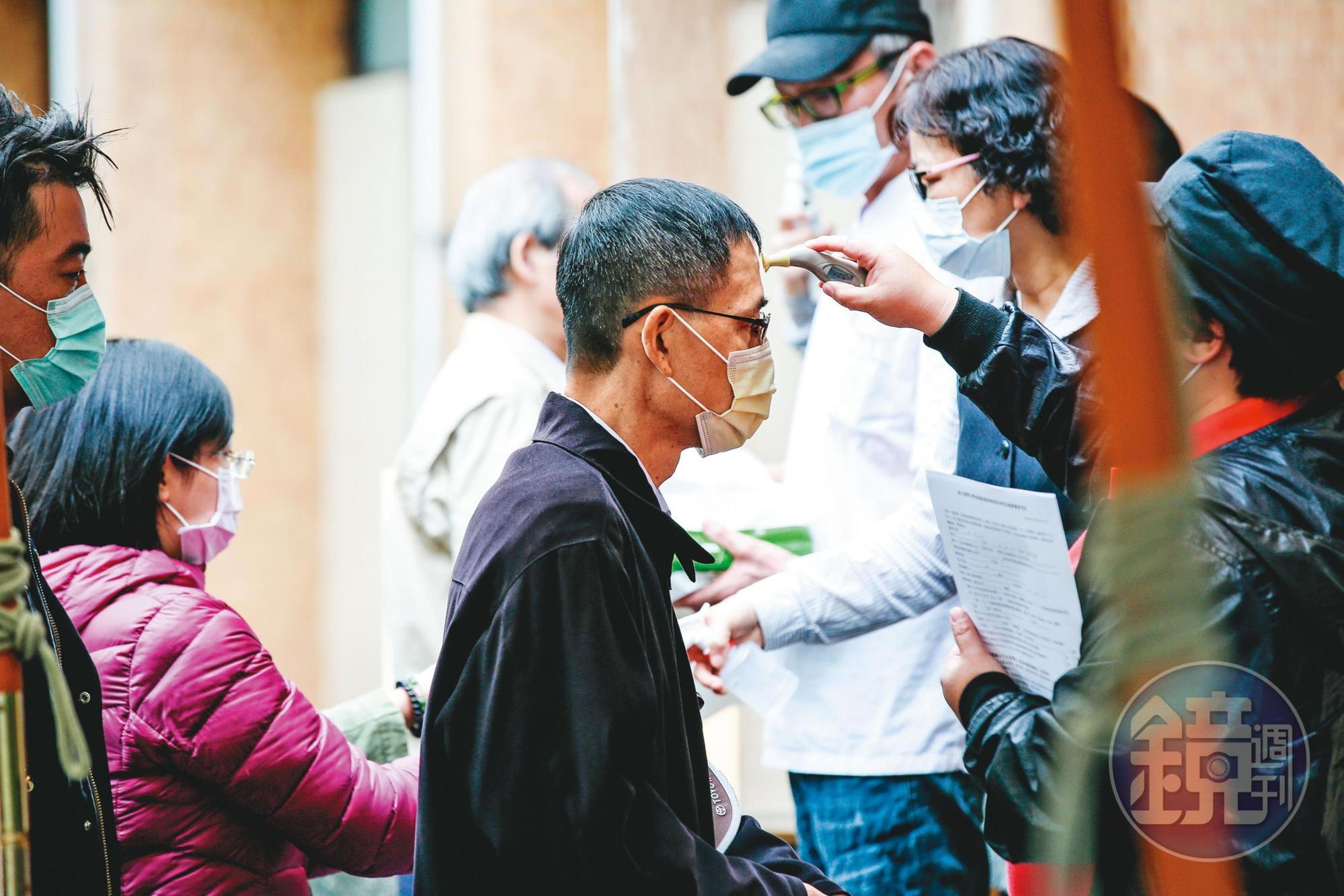 陳建仁認為防疫的盾牌與劍是快篩工具及抗病毒藥物,國內已有初步成果,但須加速研發腳步。