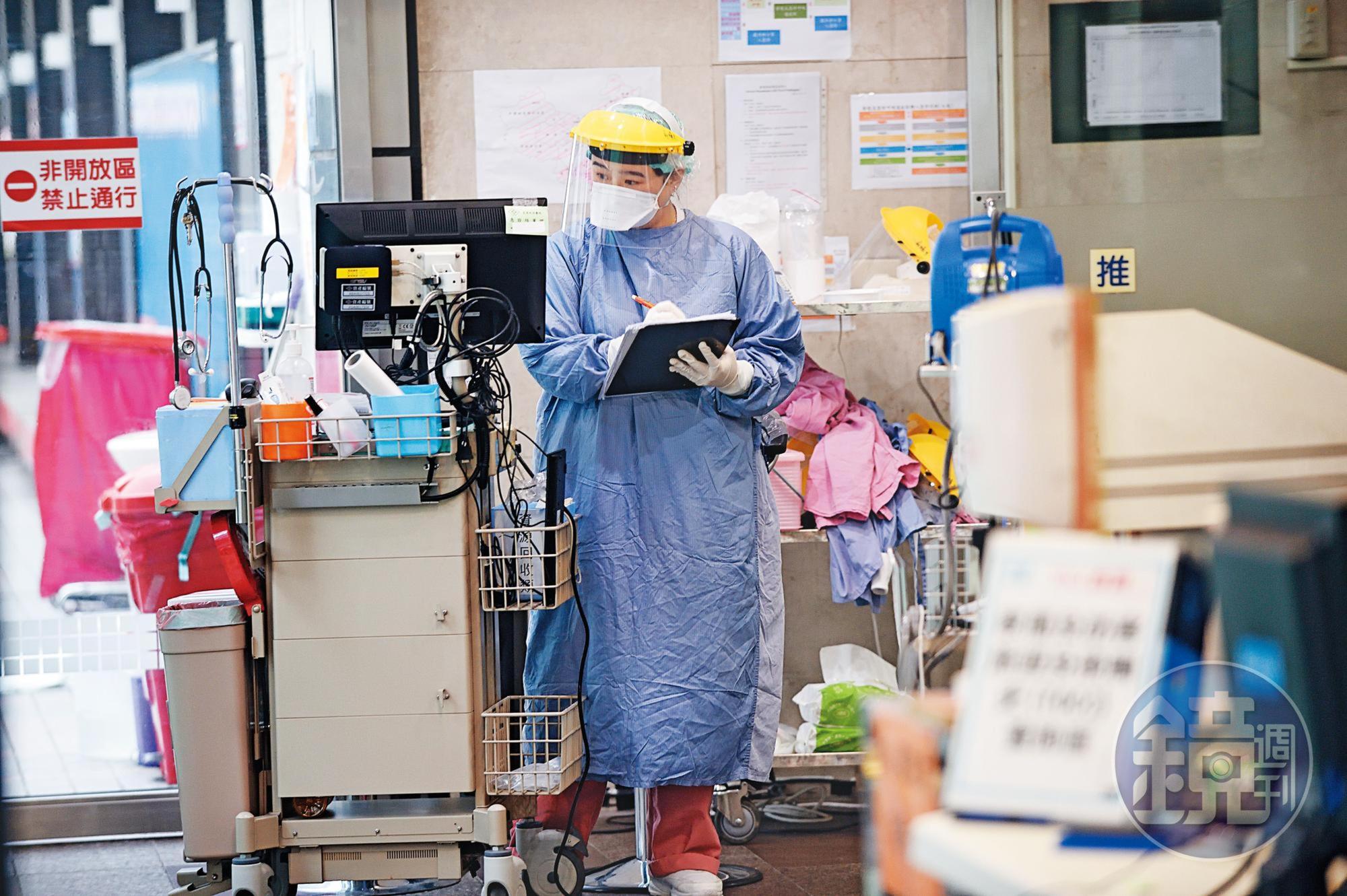台灣已出現數起院內感染個案,陳建仁表示,政府已提前盤點醫療量能,希望可備而不用。