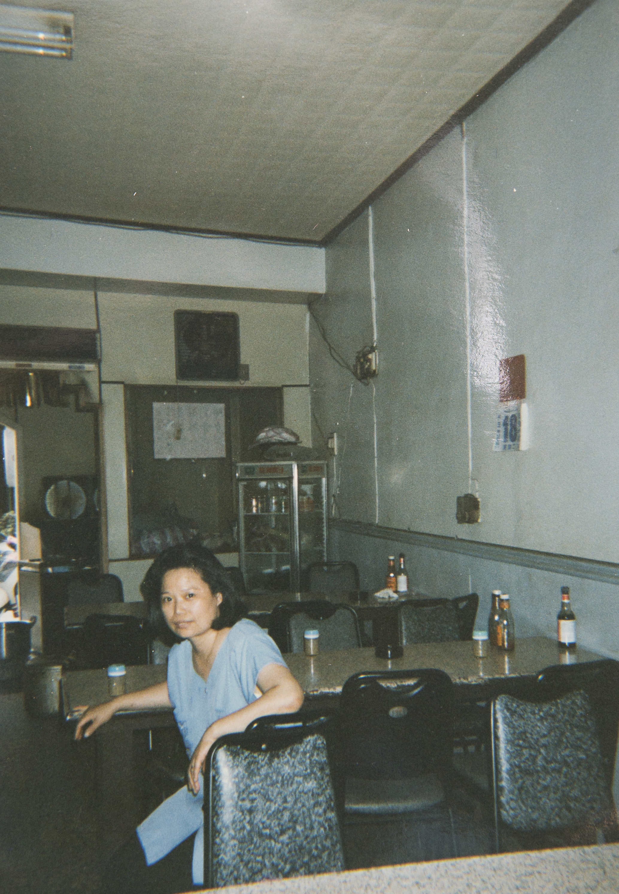 38年前康素秋鼓勵先生改作鐵板牛排生意，從夜市起家，搬到店面後生意開始好轉。（江旻軒提供）