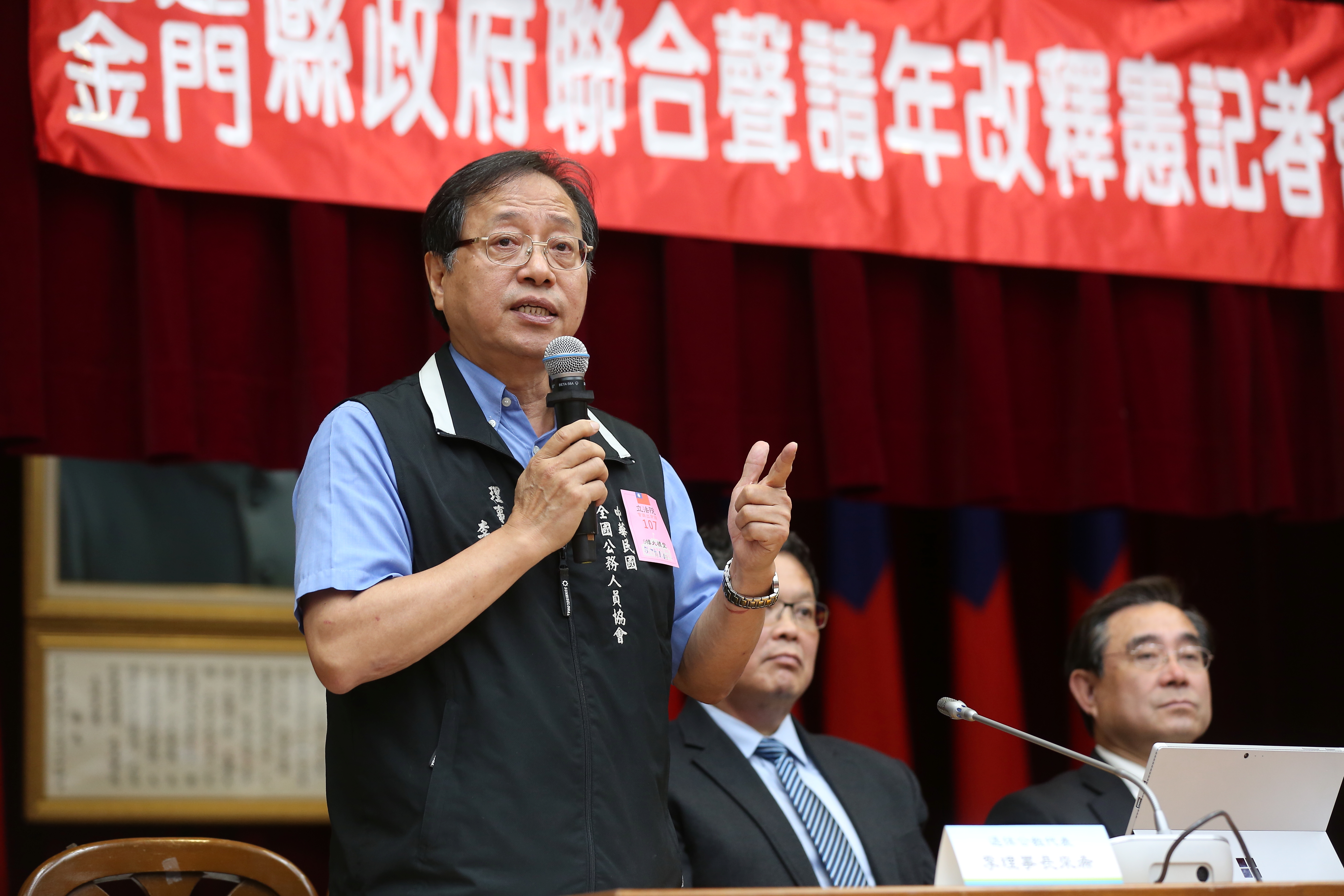 李來希針對口罩實名制2.0，連發兩篇文章批評。（本刊資料照）