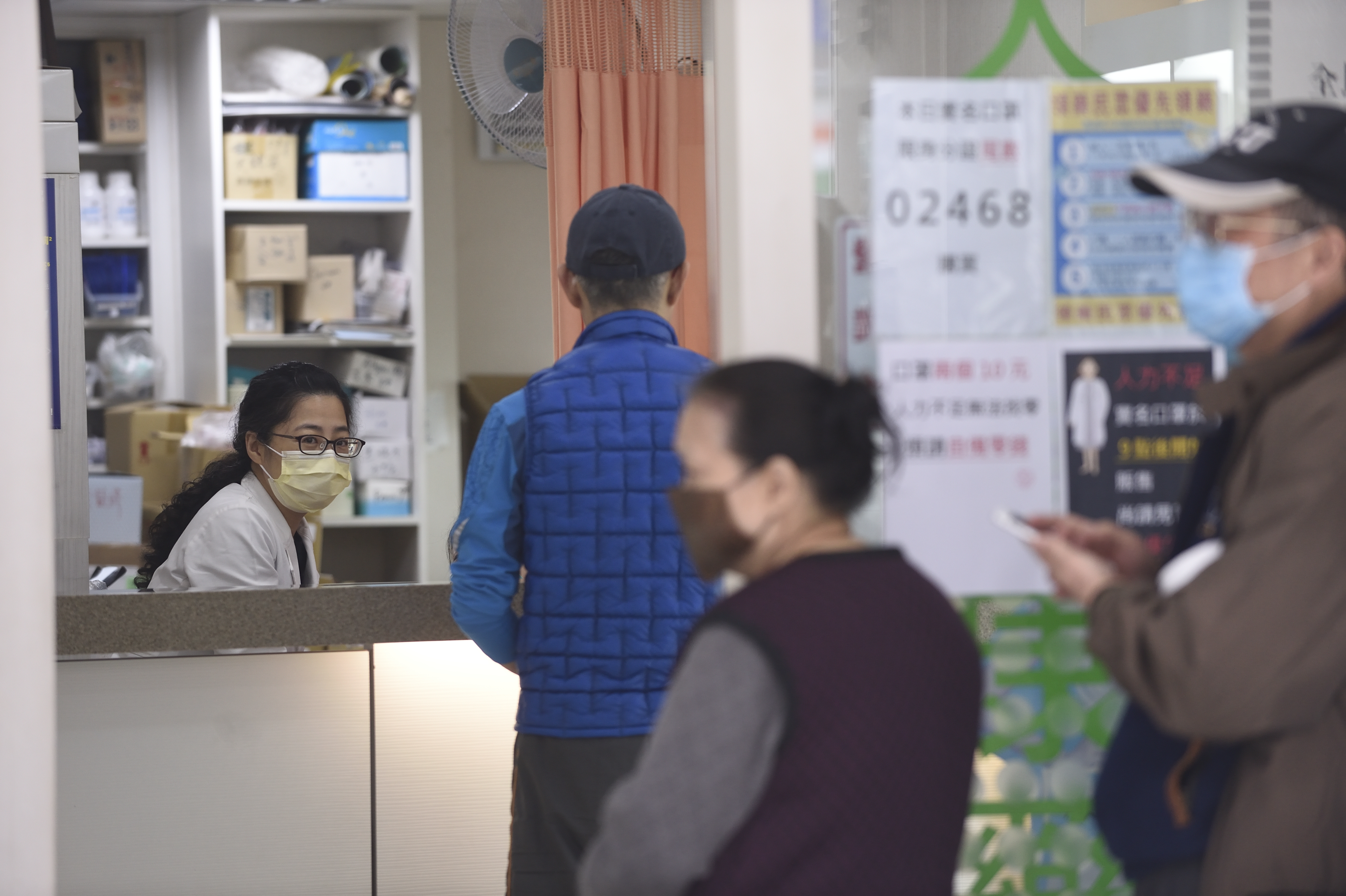 武漢肺炎防疫補償辦法出爐，居家隔離檢疫照顧者皆可申請。圖為示意圖，當事人與本新聞無關。