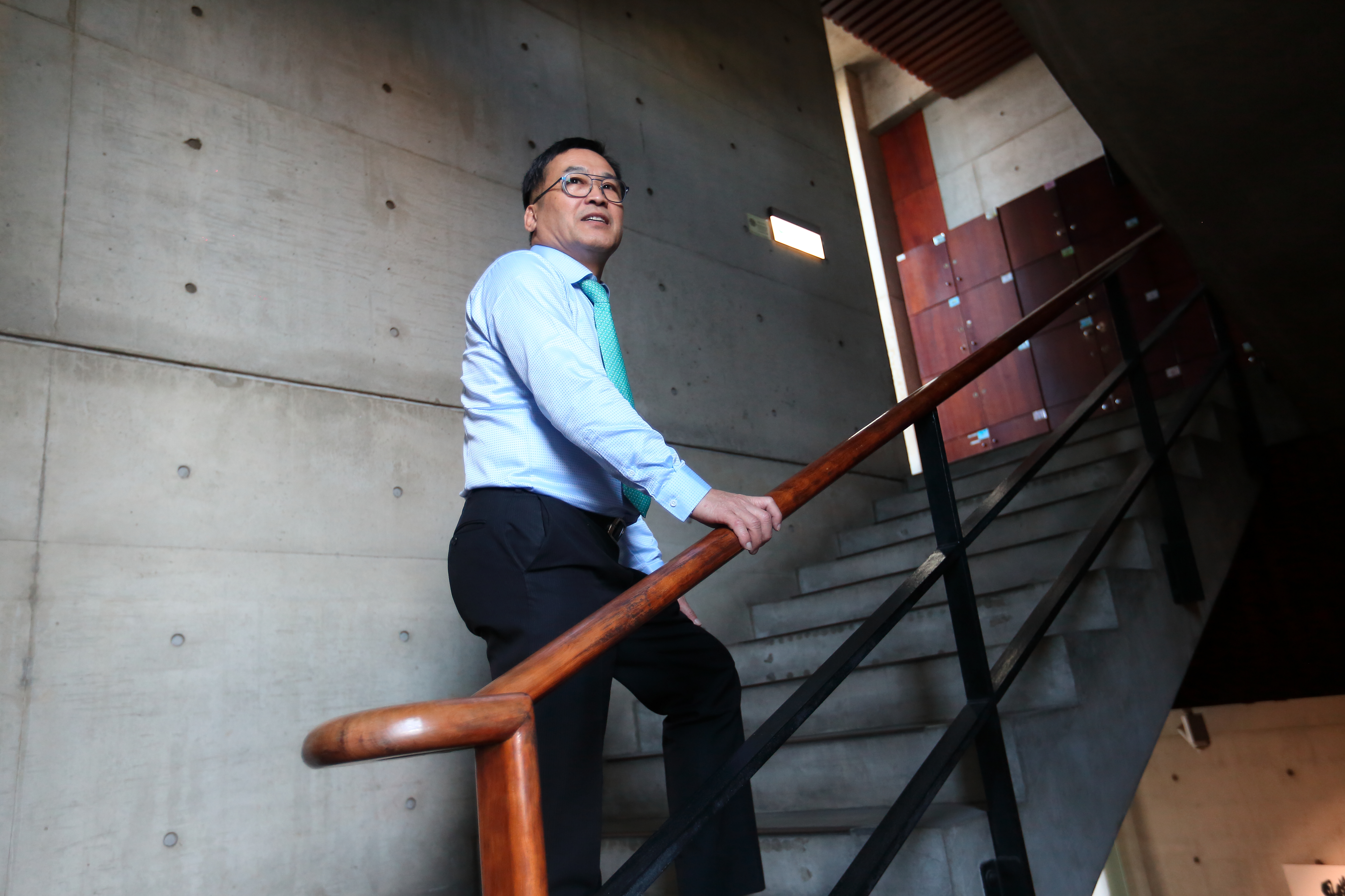 賴柄源很欣賞安藤忠雄的清水模建築，16年前就以清水模打造公司。