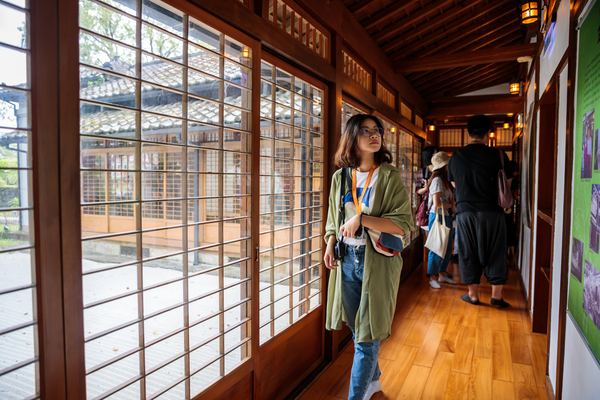 室內展出許多介紹歷史的展板。