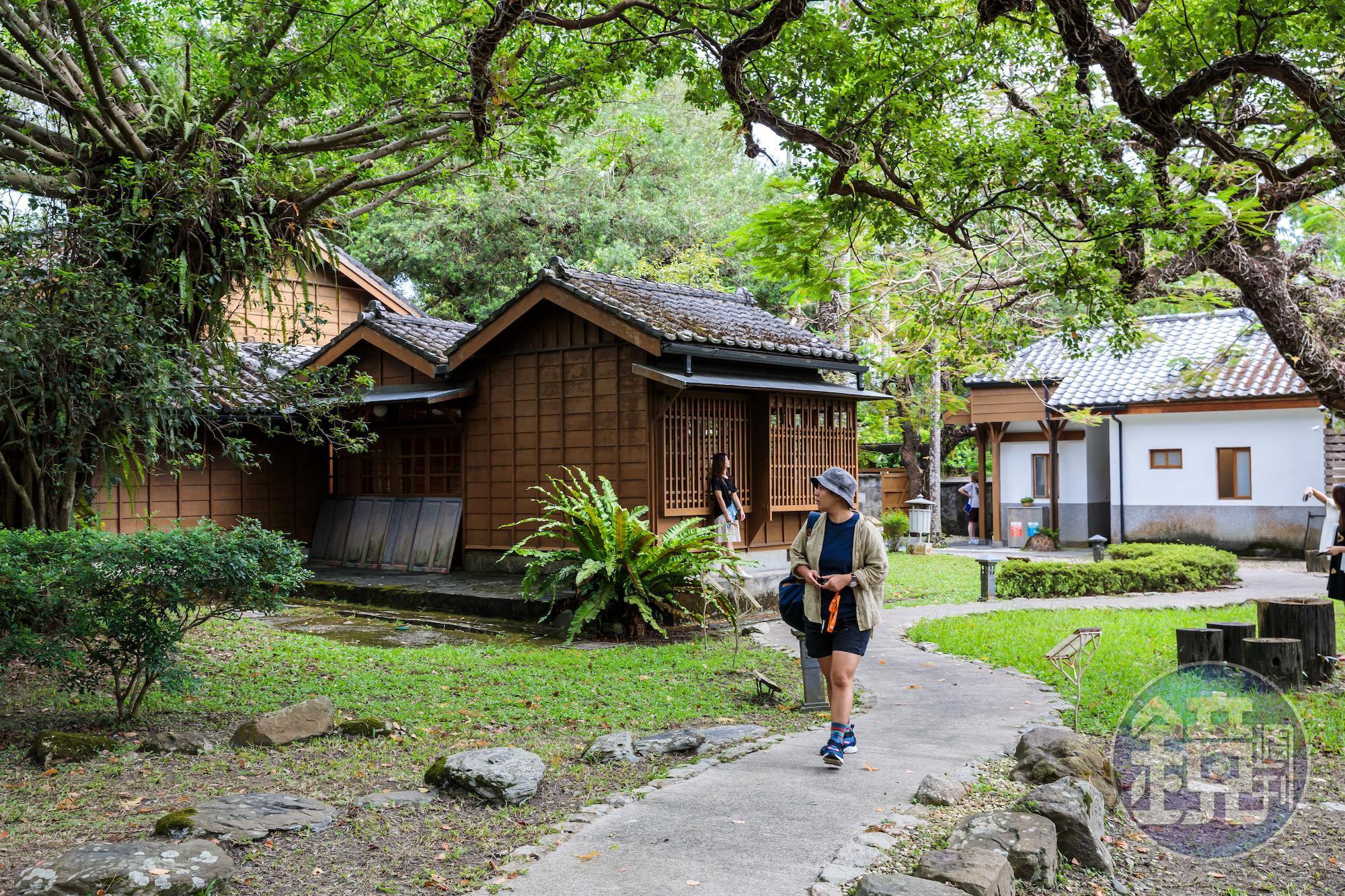 沿著步道漫步體驗舊日治風情。