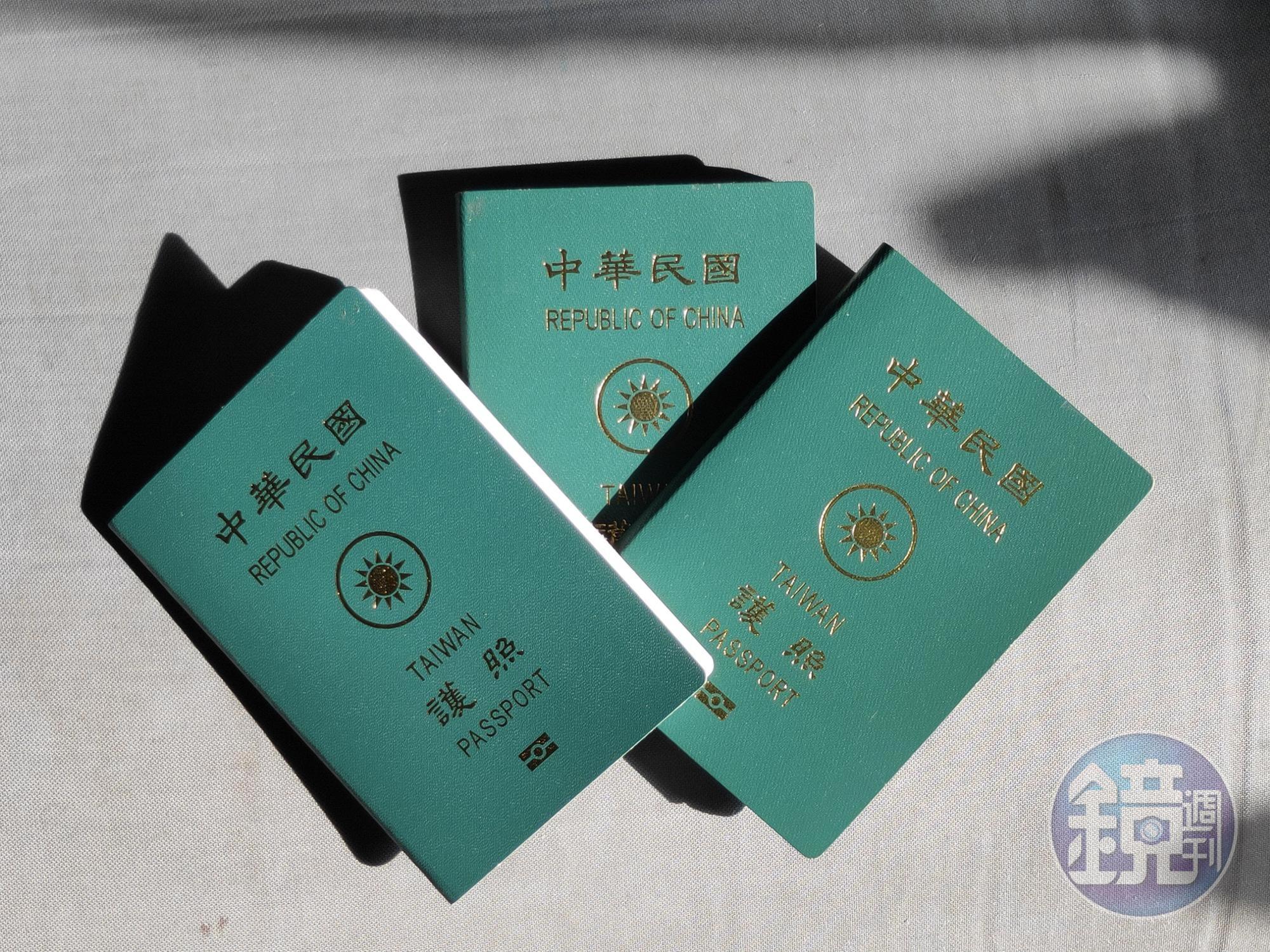武漢肺炎疫情升溫連帶衝擊旅遊,3月單日護照申辦量減少近8成。