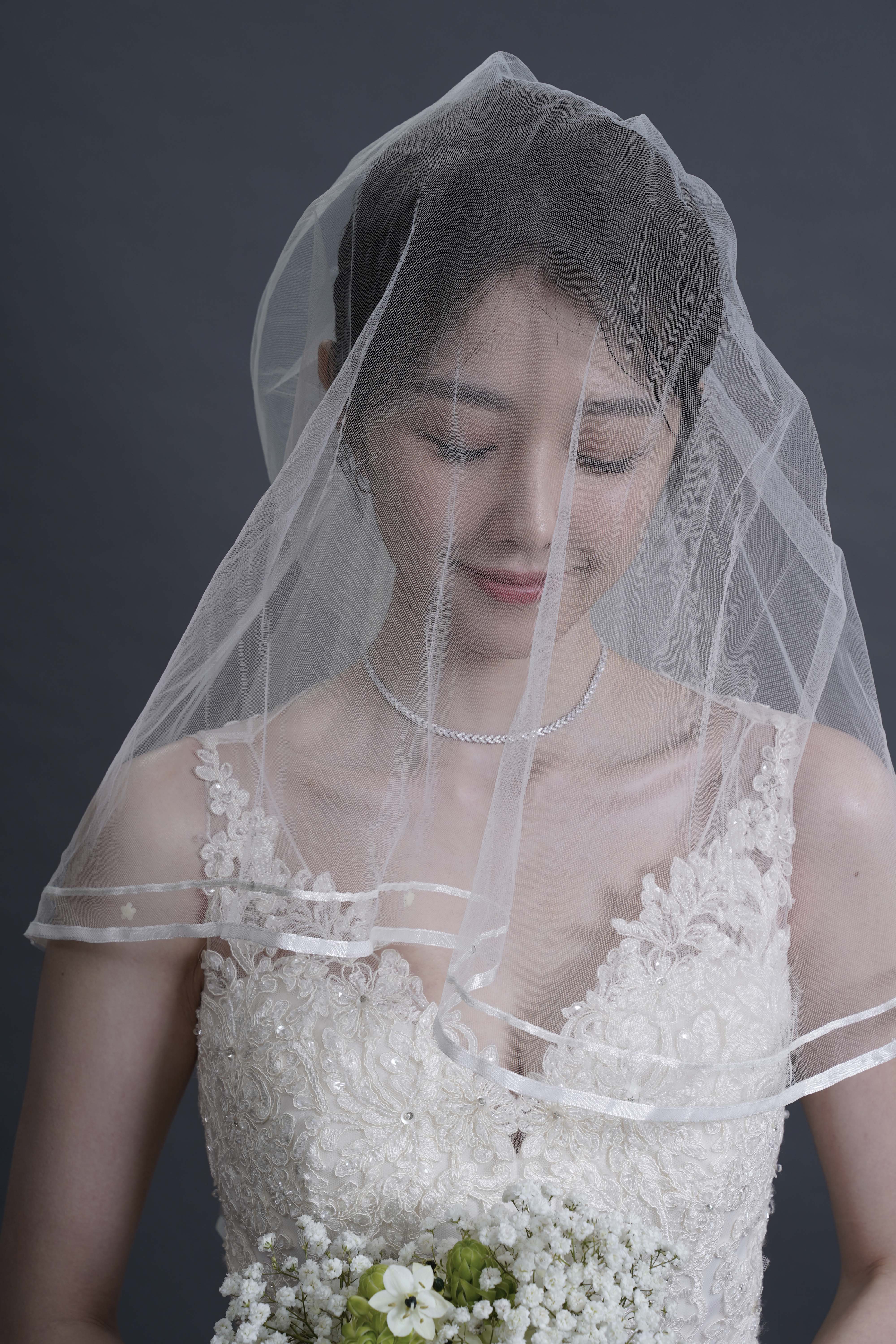 邵雨薇婚紗照相當甜美,她期待緣分快到來。(寬宏提供)
