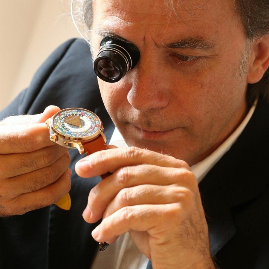 Michel Navas曾於FRANCK MULLER負責機芯研發，並在百達翡麗、GÉRALD GENTA負責過高複雜功能的製錶職務，後來創立複雜機芯工坊BNB Concept SA.，2007年才成立了La Fabrique du Temps。