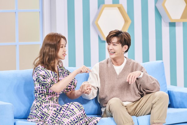 炎亞綸和吳姍儒（Sandy）日前上蔡康永與小S主持的《花花萬物2》。（friDay影音提供）