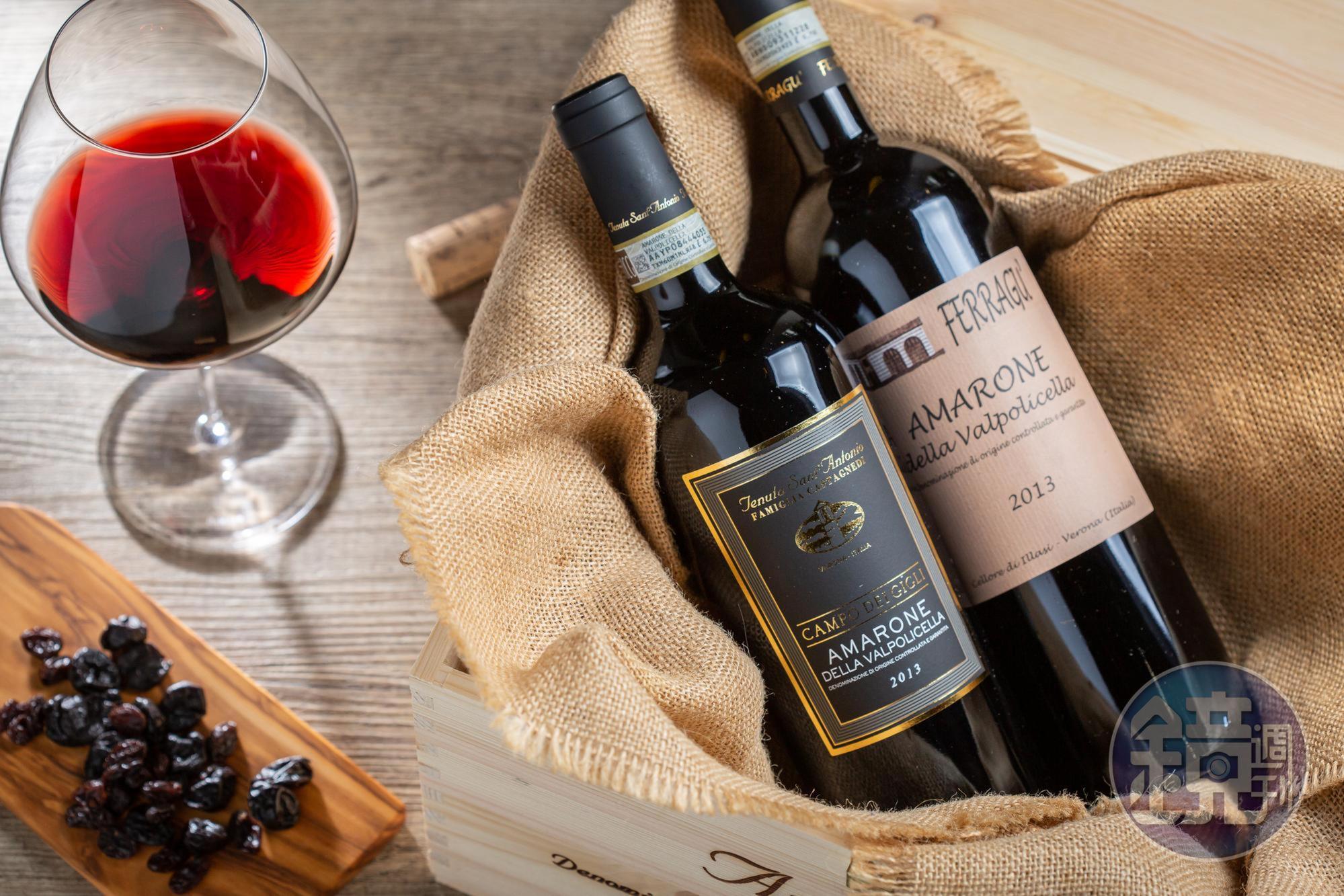 「Tenuta Sant’Antonio CAMPO DEI GIGLI Amarone della Valpolicella DOCG 2013」酒體均衡有張力，帶有野莓、甘草般木質調、胡椒、雪茄香。（左，3,800元／瓶）；「Ferragù Amarone della Valpolicella DOCG 2013」香氣雜揉果醬與香辛料氣味，適合搭配厚重菜餚。（右，6,000元／瓶）