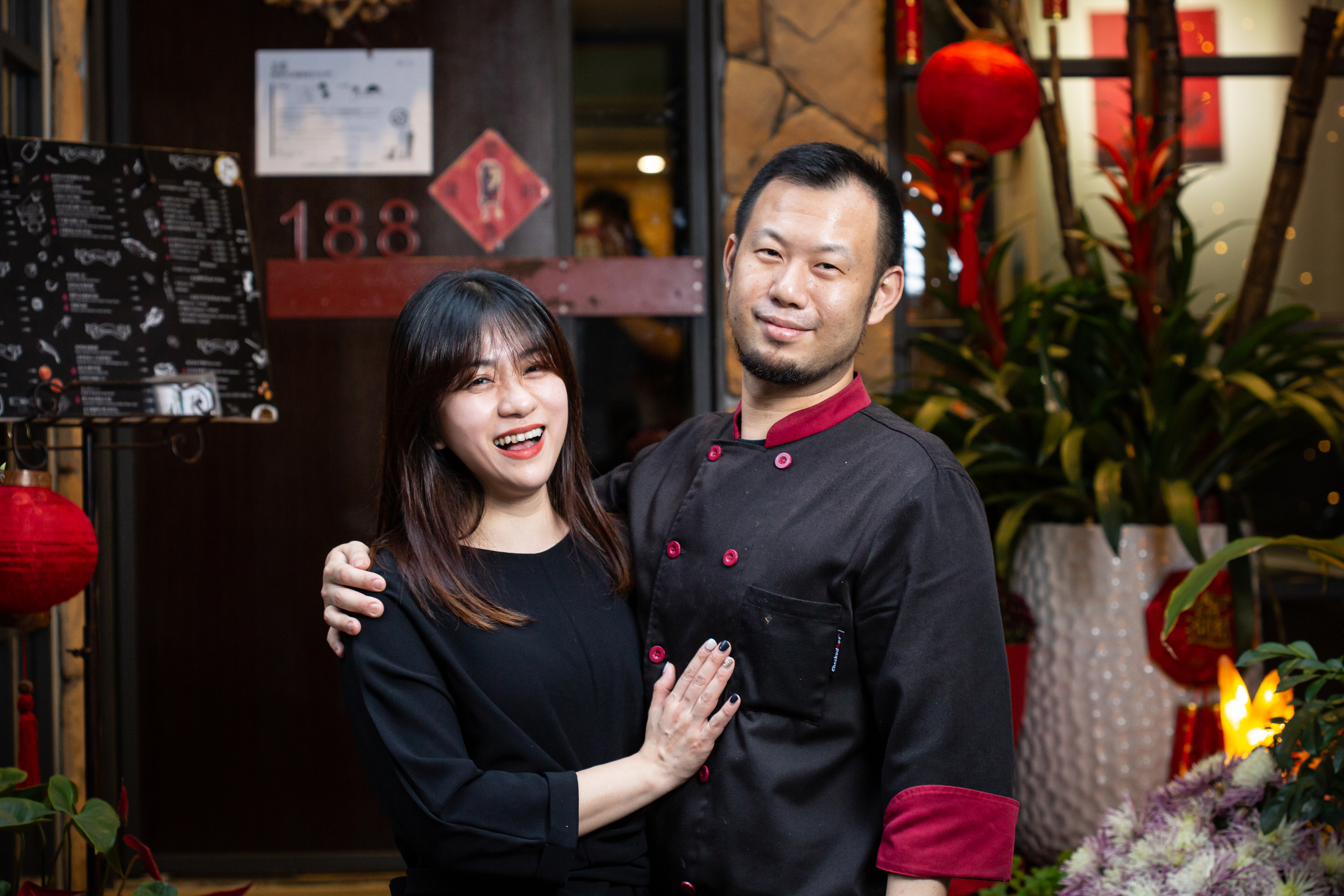 「A.B HOUSE」店主Apple（左）和老布（右）一外一內，端出溫馨又地道的義式家常味。