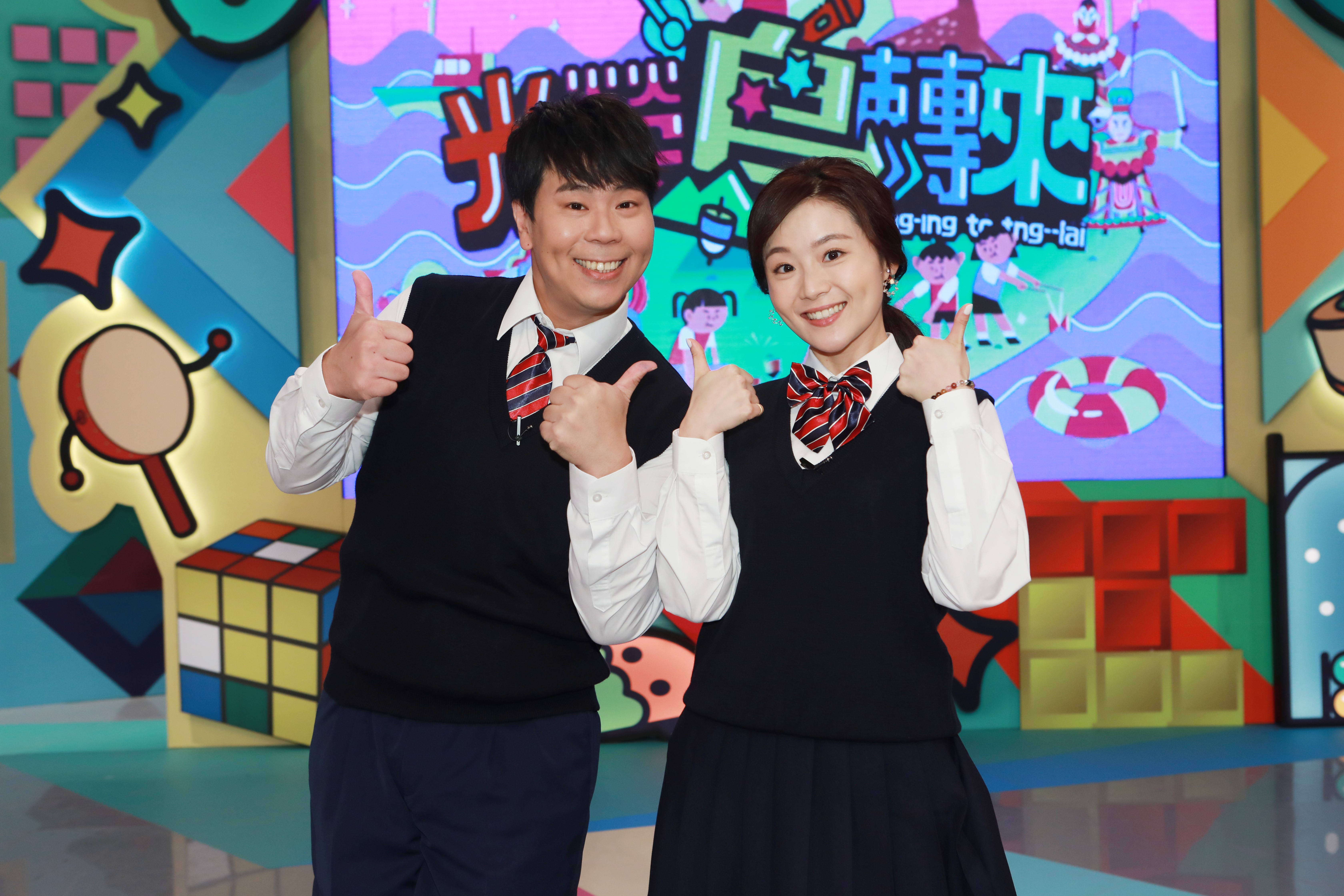 邵大倫搭檔楊小黎主持台語節目，坦言一開始常聽不太懂對方在說什麼。（公視台語台提供）