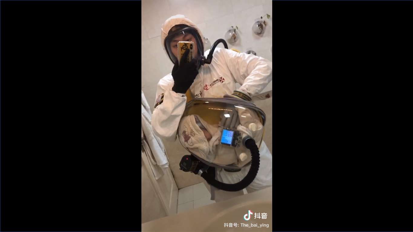 為了安撫嬰兒，還有類似負壓式藥物操作隔離手套的設計。（翻攝白影研發部抖音）