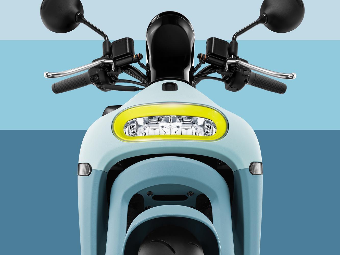 內建倒車輔助系統，騎得更自在寫意。