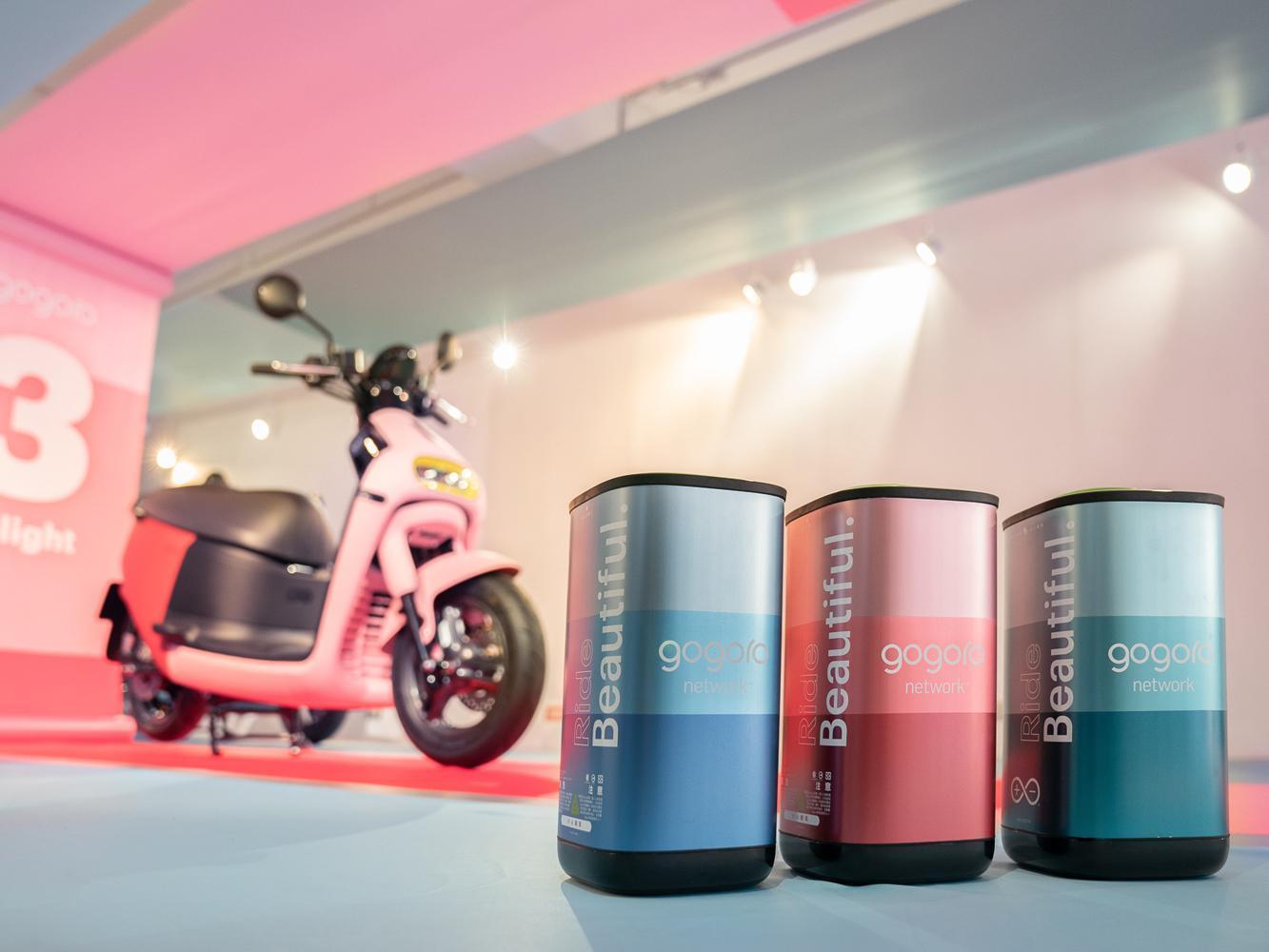 隨著 Gogoro 3 Delight 新款上市，趁勢推出漸層配色的 Gogoro Network™ 智慧電池。