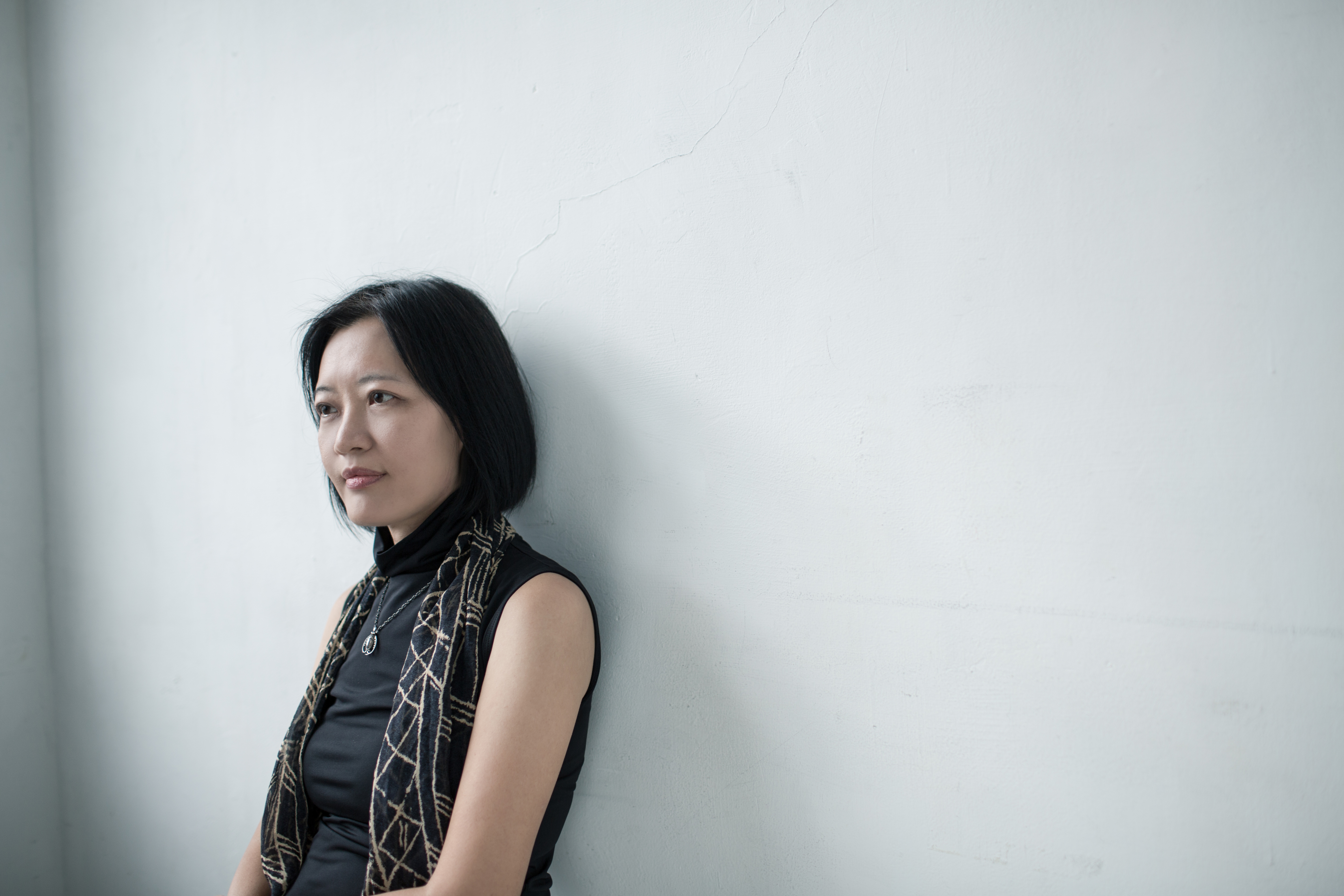 「女人在世界上想要掌握的東西很多，不止是跟男人的關係。」我問陳瑤華為何不多寫感情線，她的回答倒也俐落。（鏡文學提供）