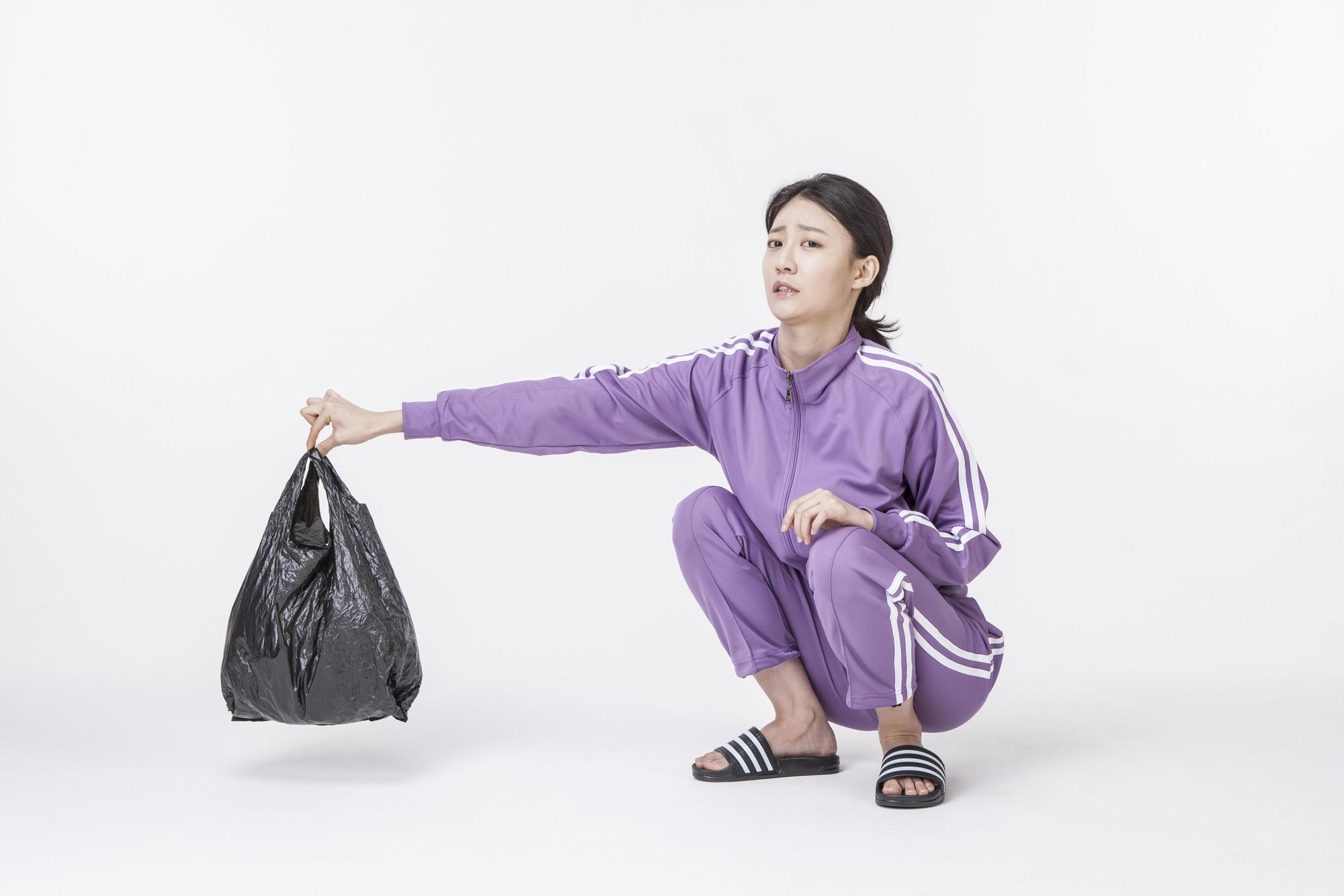 武漢肺炎讓繭居族生活越來越艱困。(東方IC)