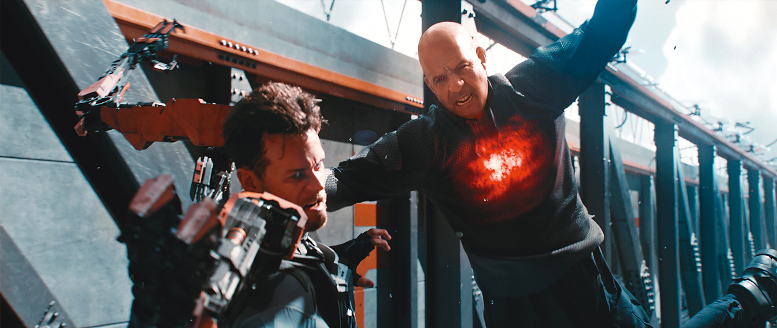 馮迪索《血衛》故事設定流於老哏，但中段轉折創意有亮點，可惜不了了之，終究又回到熱鬧打殺爽片。（双喜提供）