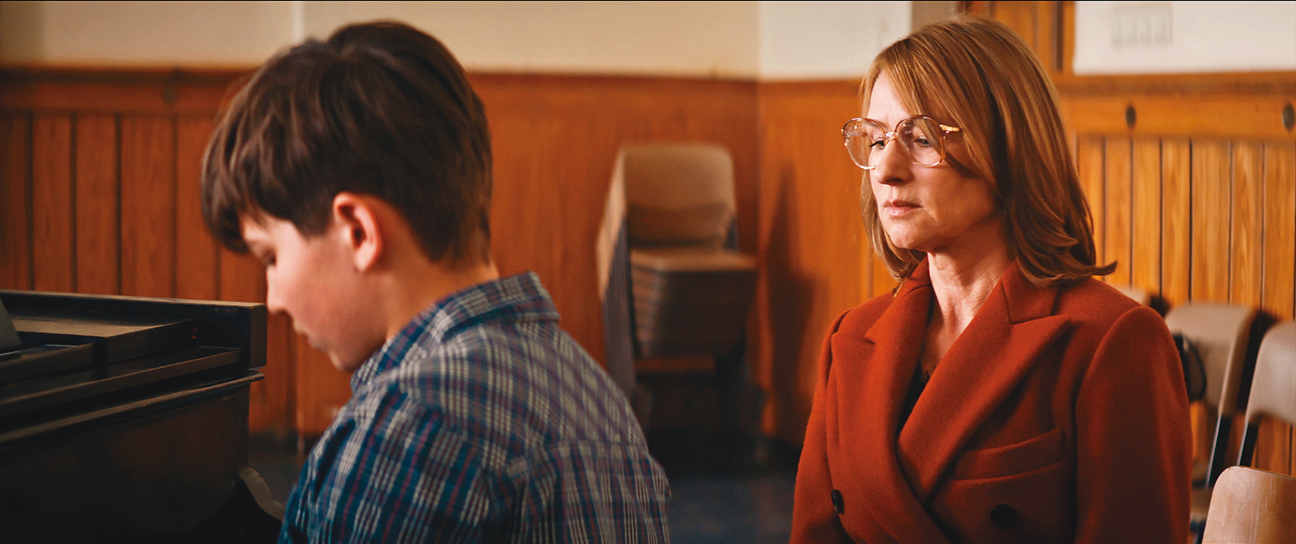 冷漠、心理扭曲的媽媽把自己的遺憾、傷痕轉為對兒子的期待，關心換來絕情，兒子的演奏會因而掀起一場家庭風暴。（光年映畫提供）