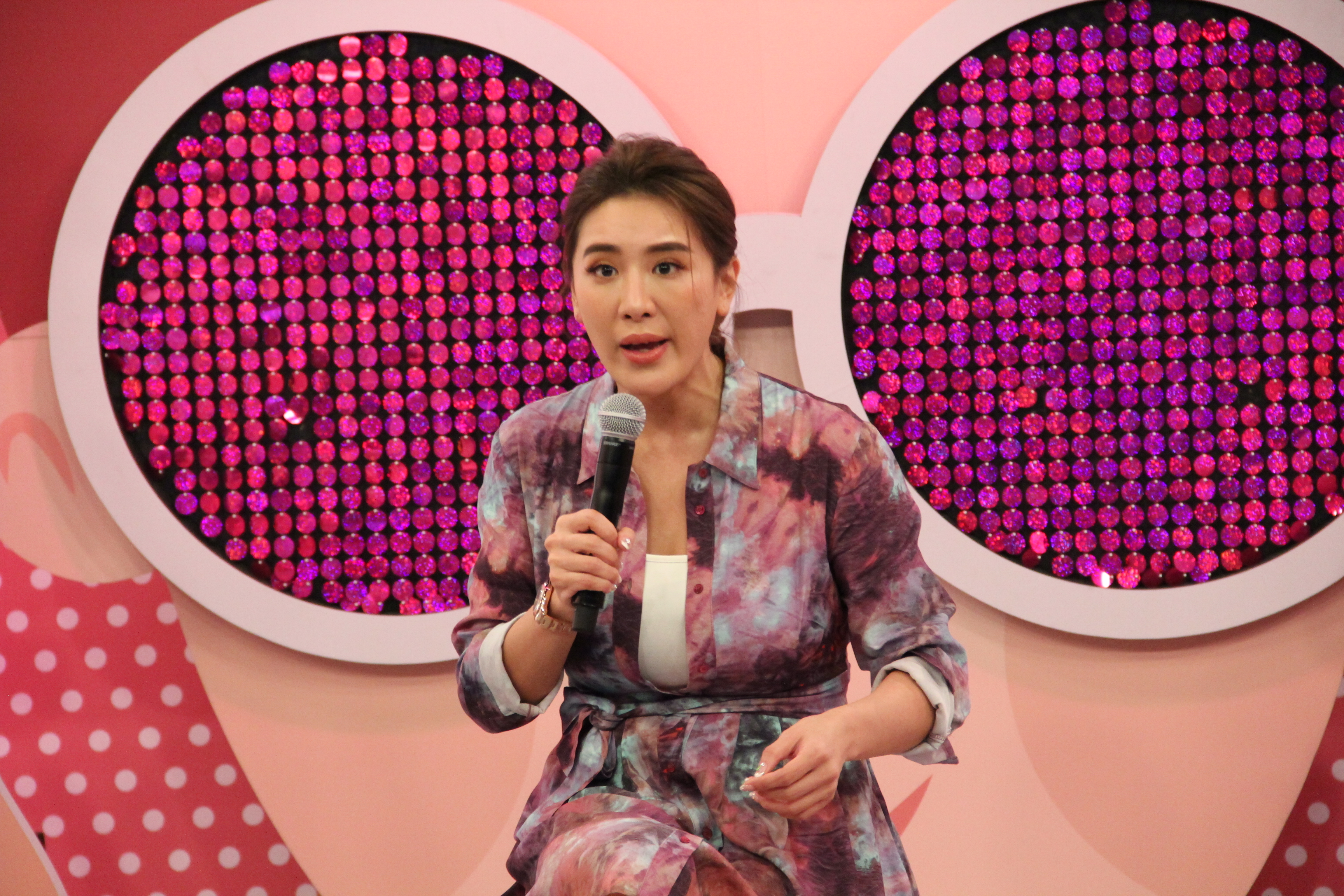 《聽媽媽的話》主持人小禎本身就是職業媽媽的最佳代表。（年代提供）