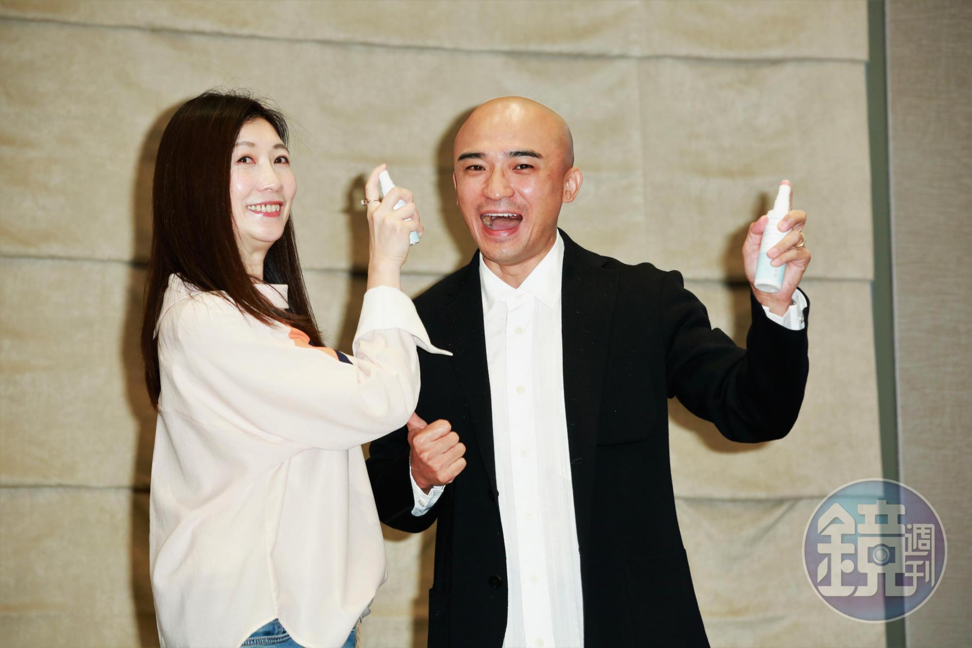 小馬(右)替吳宗憲「憂鬱症不知足」說緩頰。
