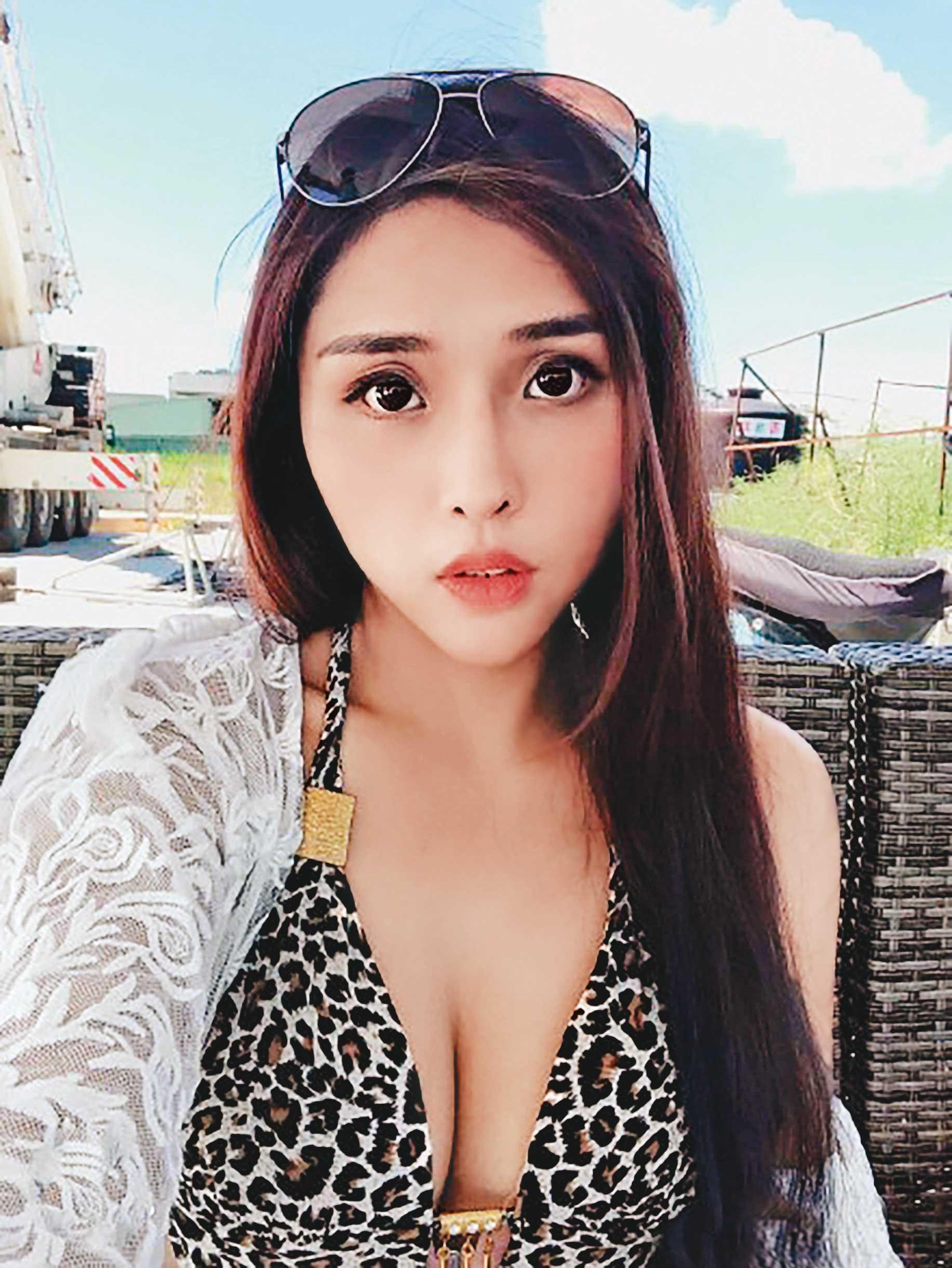李伊妍身材火辣,擁有傲人美胸,臉書粉絲多達64萬人,卻因涉嫌向男友騙財被判刑。(翻攝自微博)