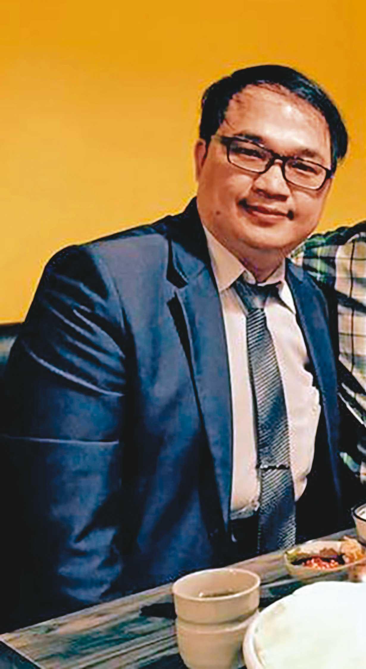 被稱為花蓮怪醫的醫師黃御統（圖）也曾指控李伊妍以發展演藝事業等為由，騙財上百萬元，雖然檢方起訴，但法院認為無法證明李女施用詐術，因此判決無罪。（達特黃的自然健康法臉書）