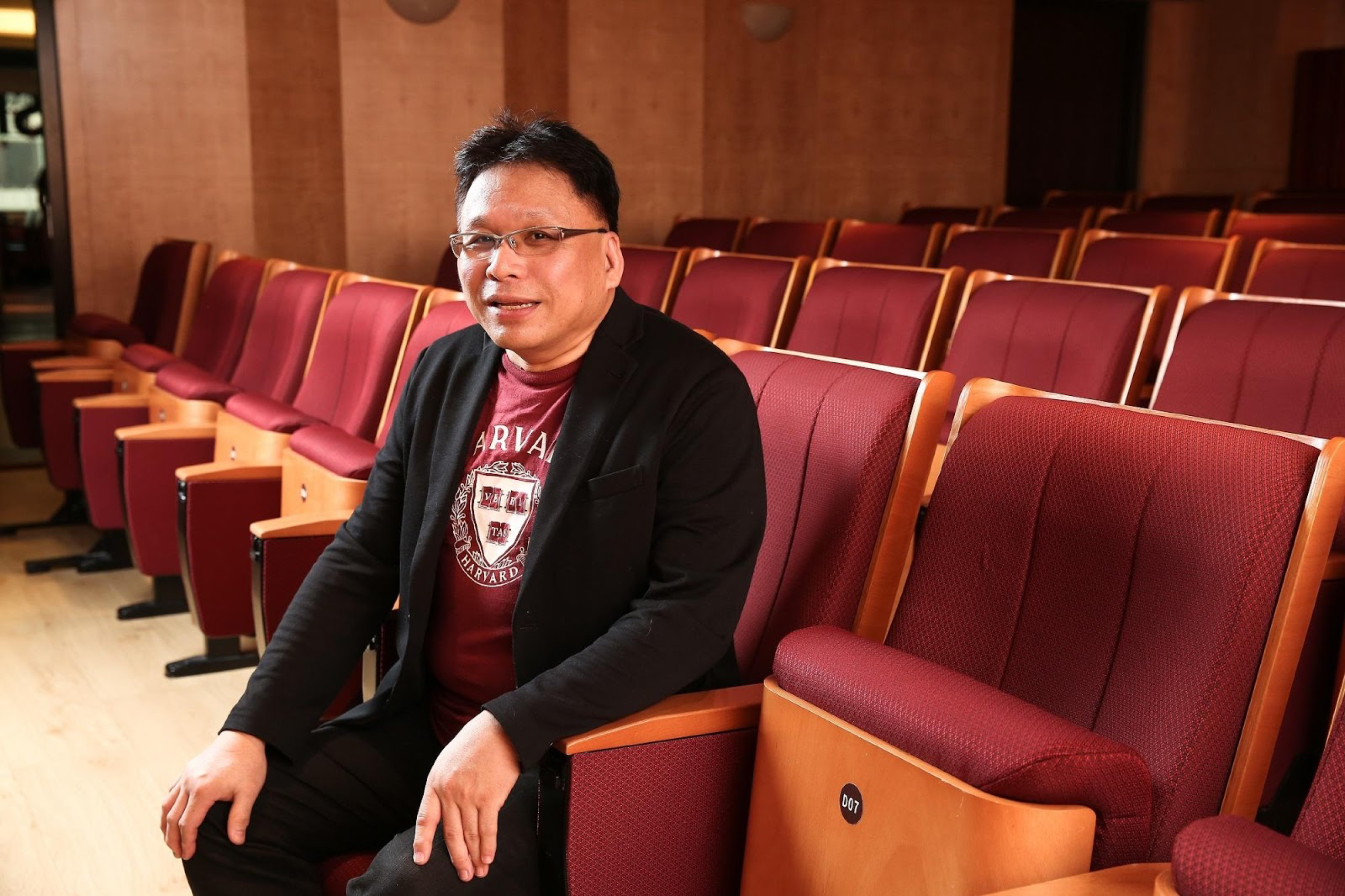 資深詞曲作者、音樂製作人彭季康，鼓勵消費者買歌取代租歌，以支持喜歡的歌手和創作人。