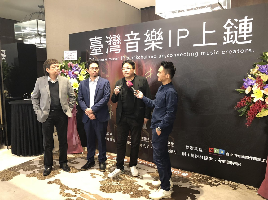 彭季康(右二)分享實測經驗,發現取得翻唱授權竟然需花4個多月。