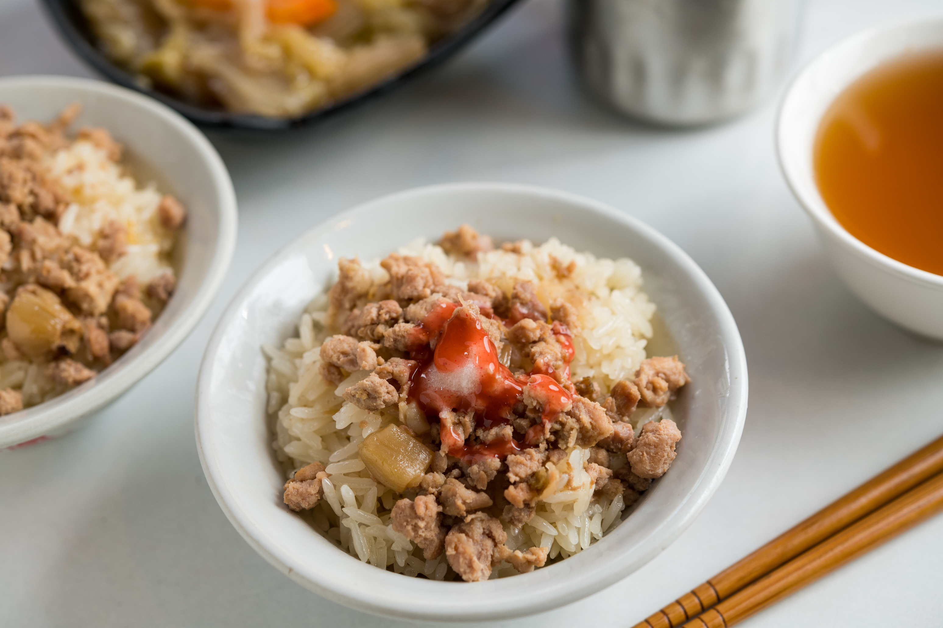 粒粒分明的「彩鳳米糕」加上一碗柴魚湯，老台中都這麼吃。