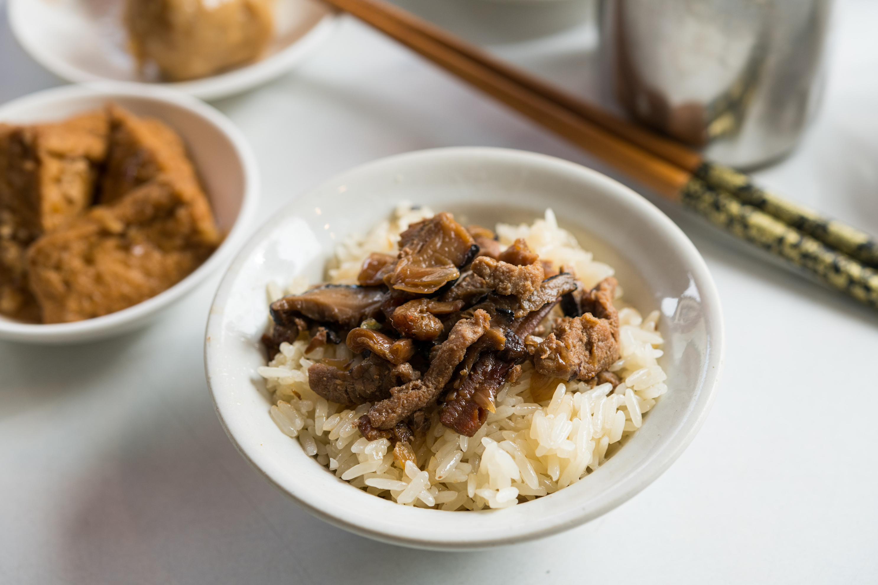 油飯的炒料香而不膩。（35元／碗）