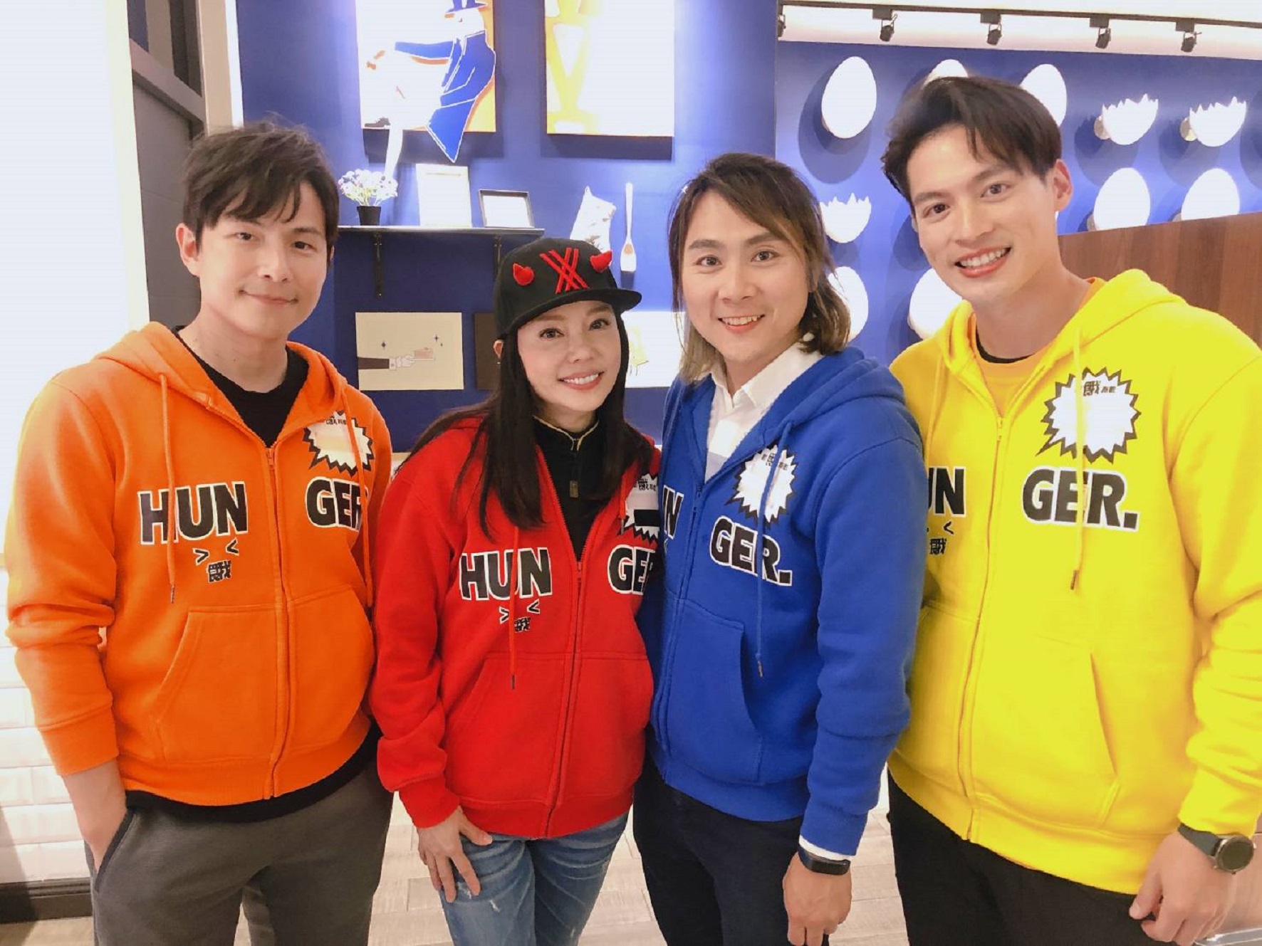 狄鶯穿著牛仔褲和帽T自曝「我兒子管我管很嚴，他不准我穿太少。」（中視）