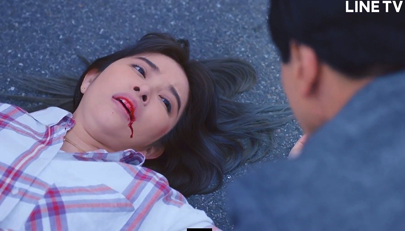 許維恩(圖)劇中不僅全程粵語演出,更挑戰車禍戲,吐血場面超驚悚。(LINE TV提供)