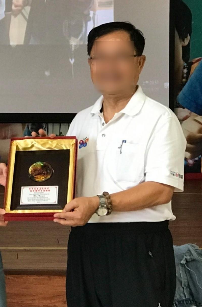 已婚的張校長,曾獲得師鐸獎,卻疑「約砲」被拒,4度吐口水「滋擾」對方被罰錢。(翻攝自臉書)